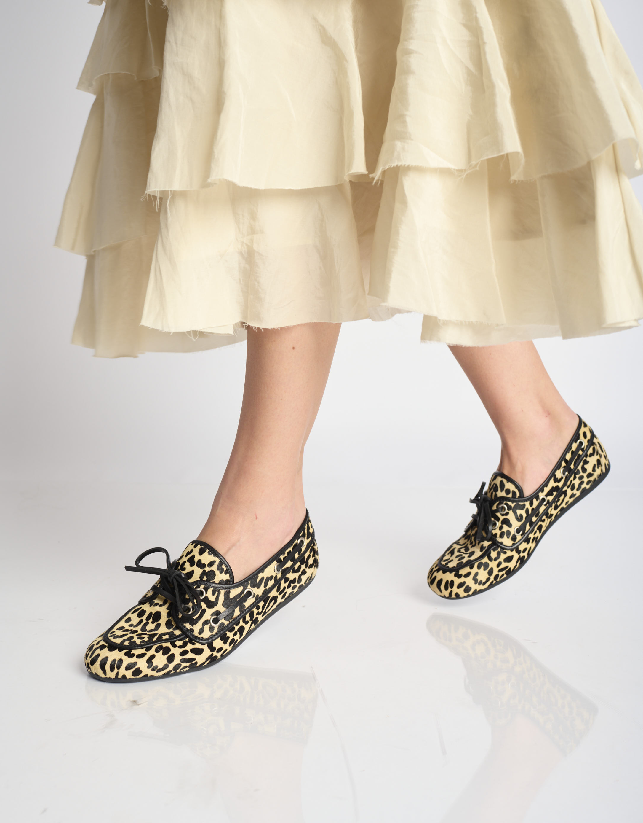 נעלי נשים - Jeffrey Campbell - מוקסינים BOAST מנומרות - בז'   שחור1