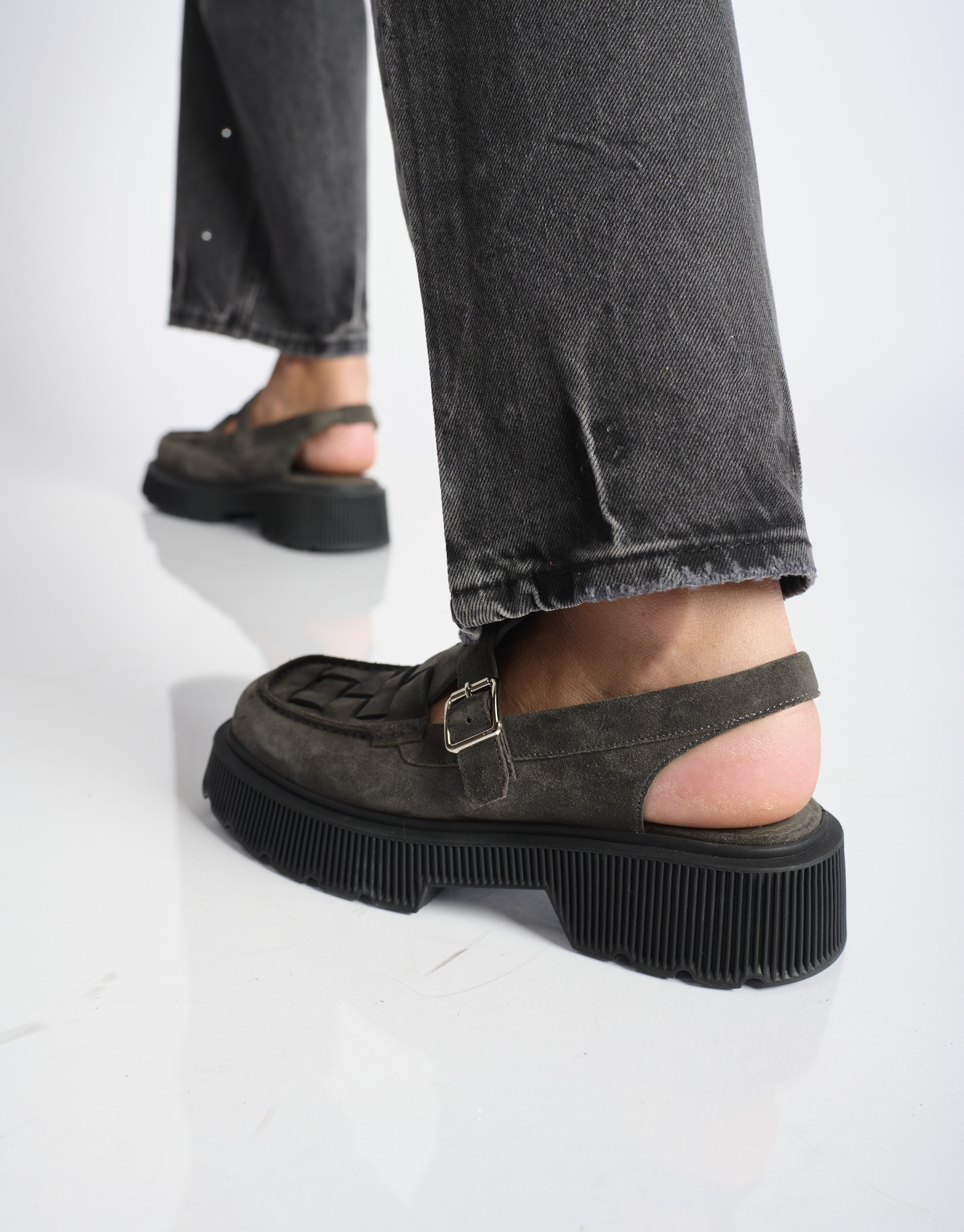 נעלי נשים - Jeffrey Campbell - נעלי פלטפורמה CROSSED זמש - אפור4