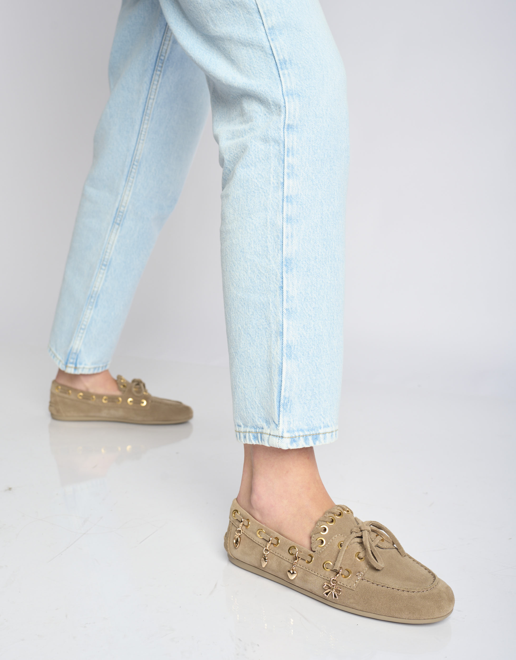 נעלי נשים - Jeffrey Campbell - מוקסינים BOAST קישוטים - אפור חום4