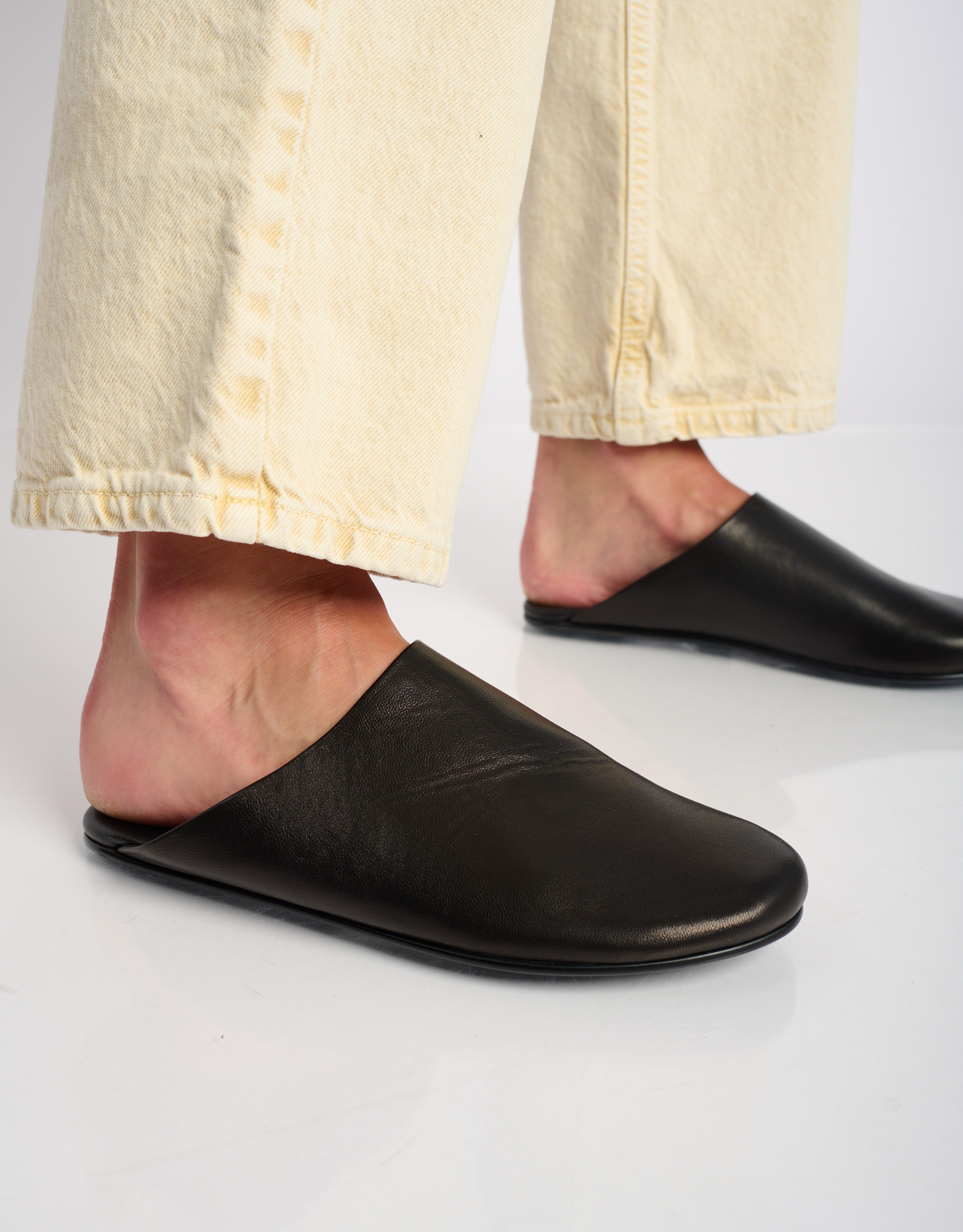 נעלי נשים - Jeffrey Campbell - כפכפי עור שטוחים GUNTER - שחור4