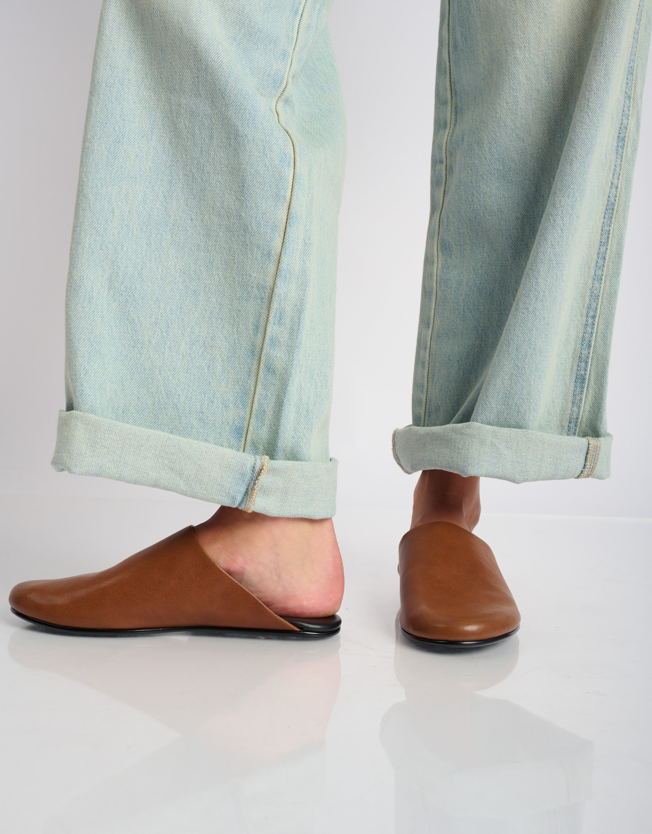 נעלי נשים - Jeffrey Campbell - כפכפי עור שטוחים GUNTER - חום4