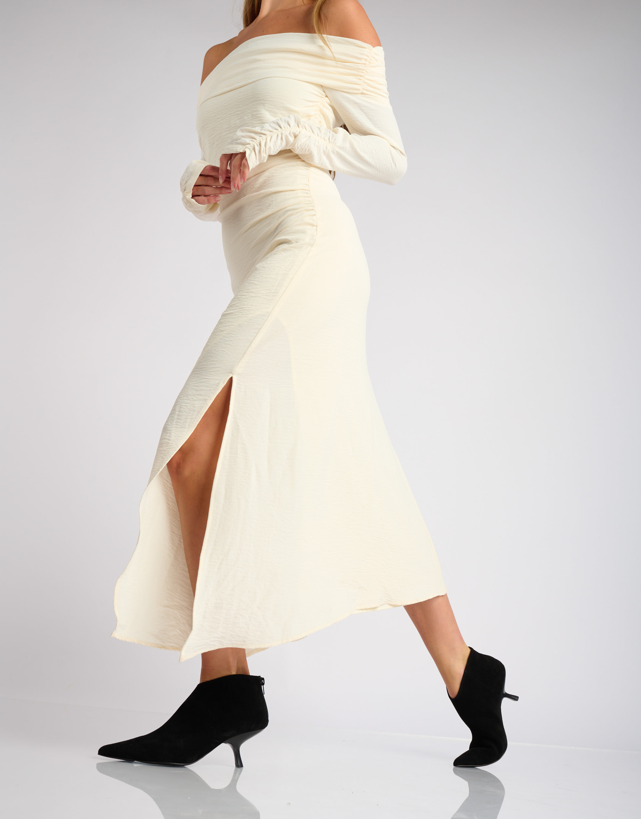 נעלי נשים - Jeffrey Campbell - מגפוני עקב מזמש HOOKED - שחור1