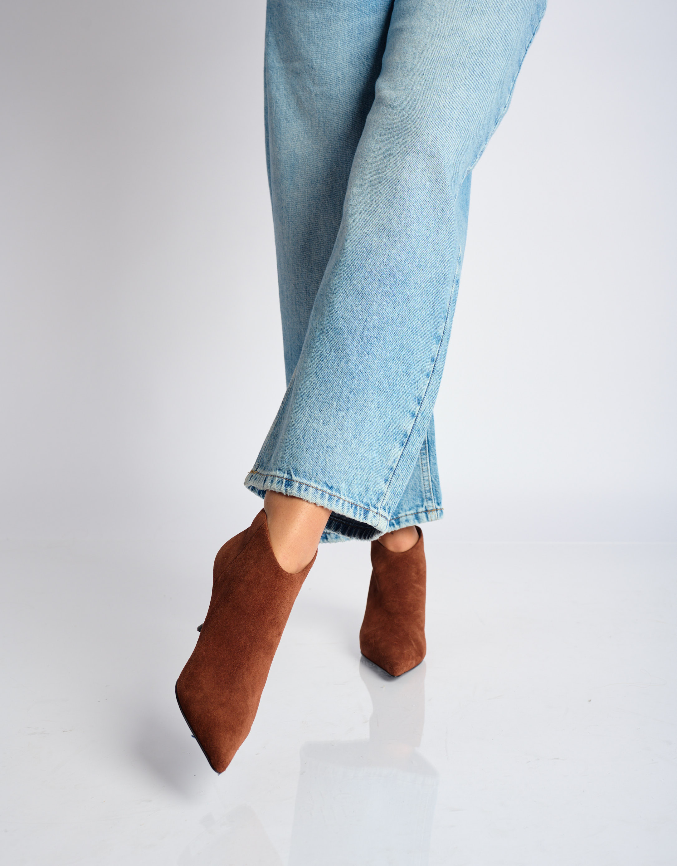 נעלי נשים - Jeffrey Campbell - מגפוני עקב מזמש HOOKED - חום4