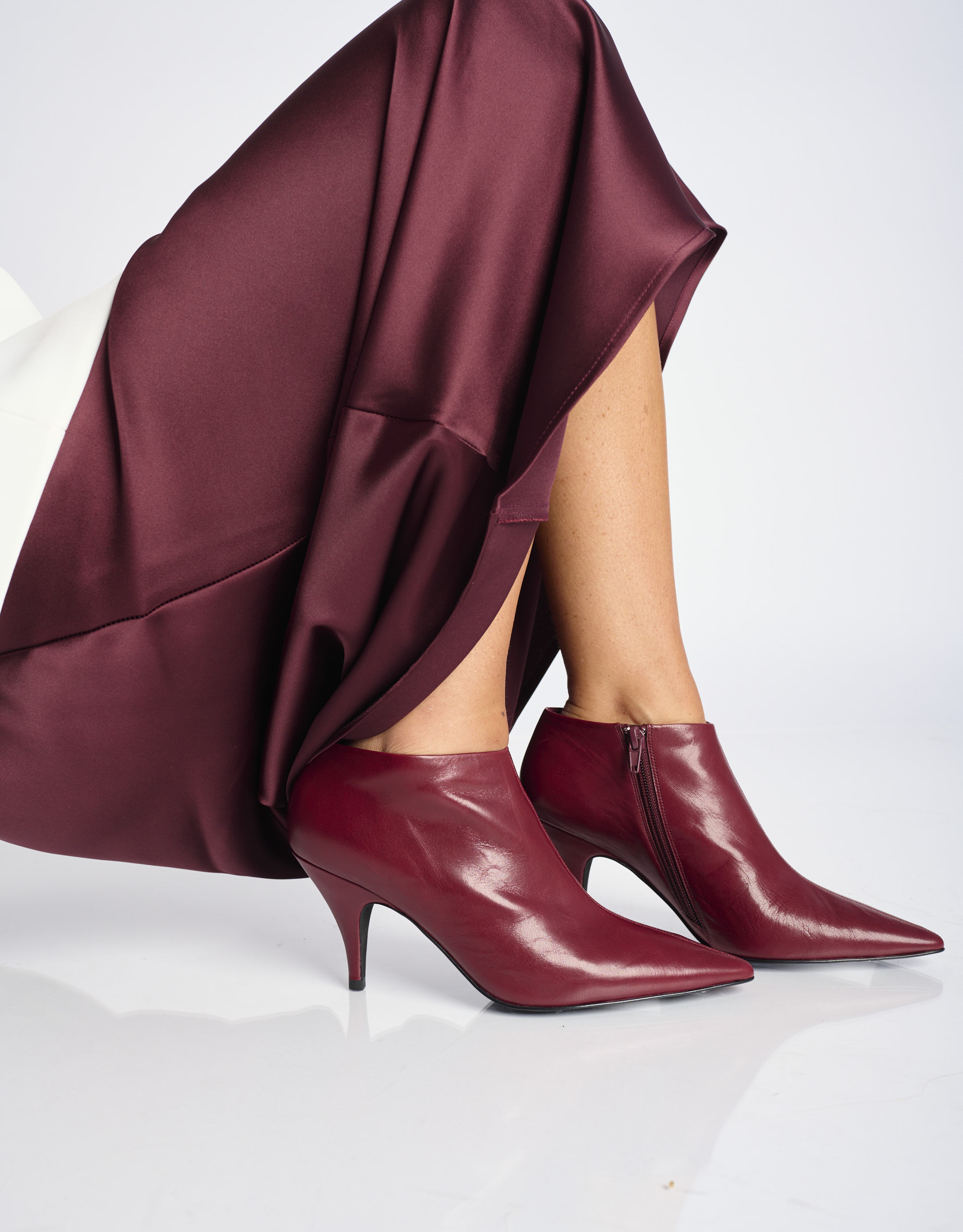 נעלי נשים - Jeffrey Campbell - מגפונים עם עקב LAVERNA - בורדו1