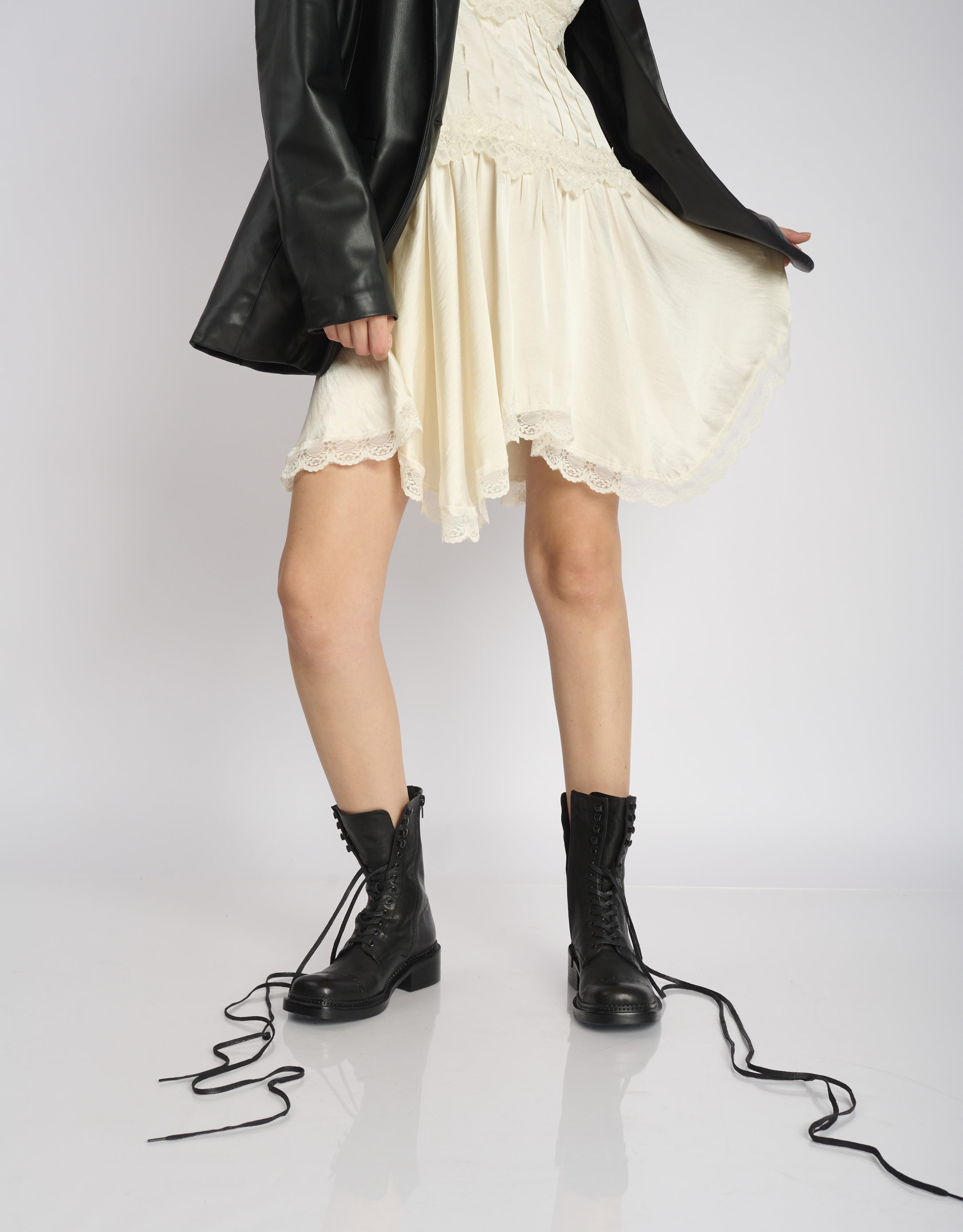 נעלי נשים - Jeffrey Campbell - מגפיים עם שרוכים LONDON - שחור1