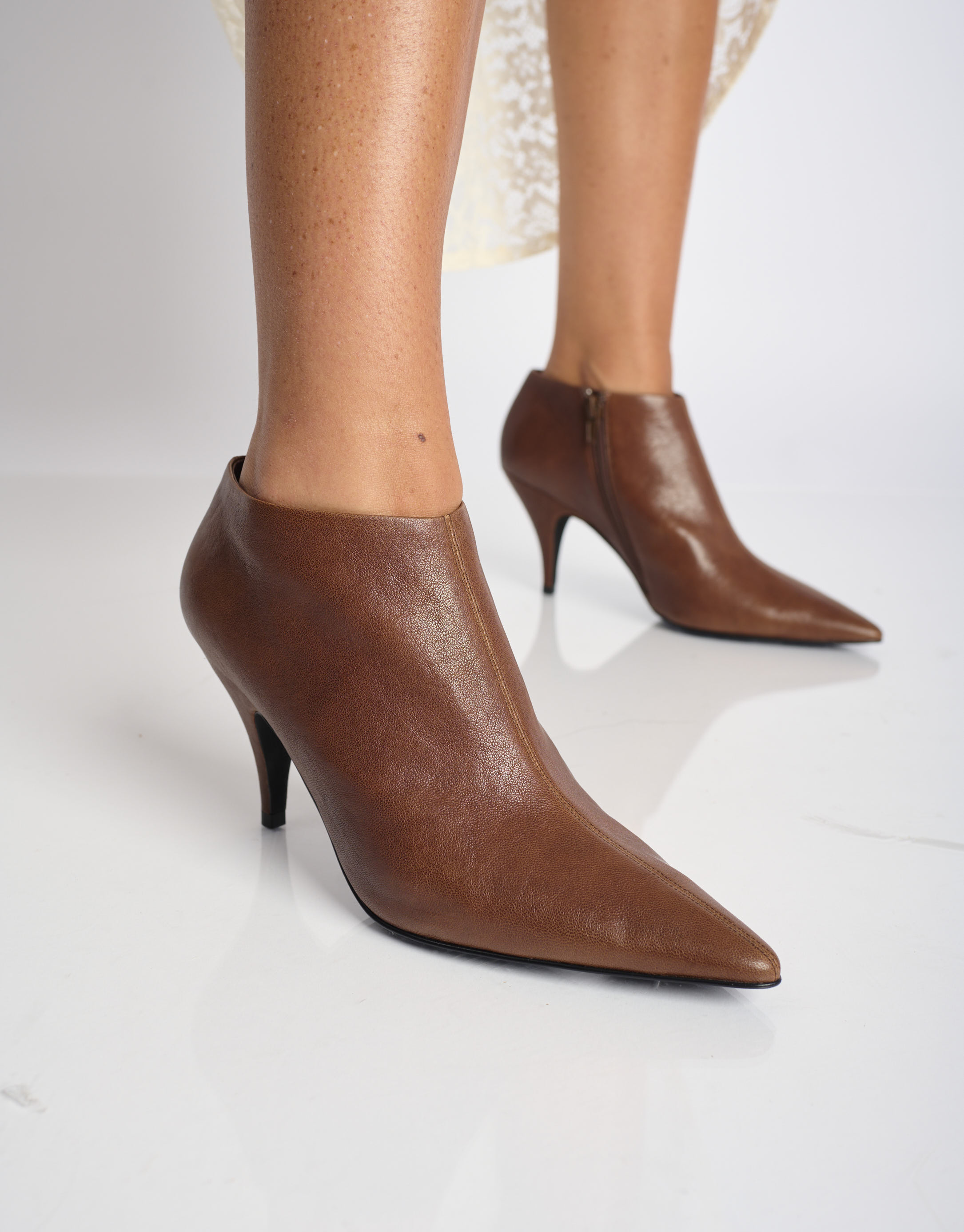 נעלי נשים - Jeffrey Campbell - מגפונים עם עקב LAVERNA - חום3