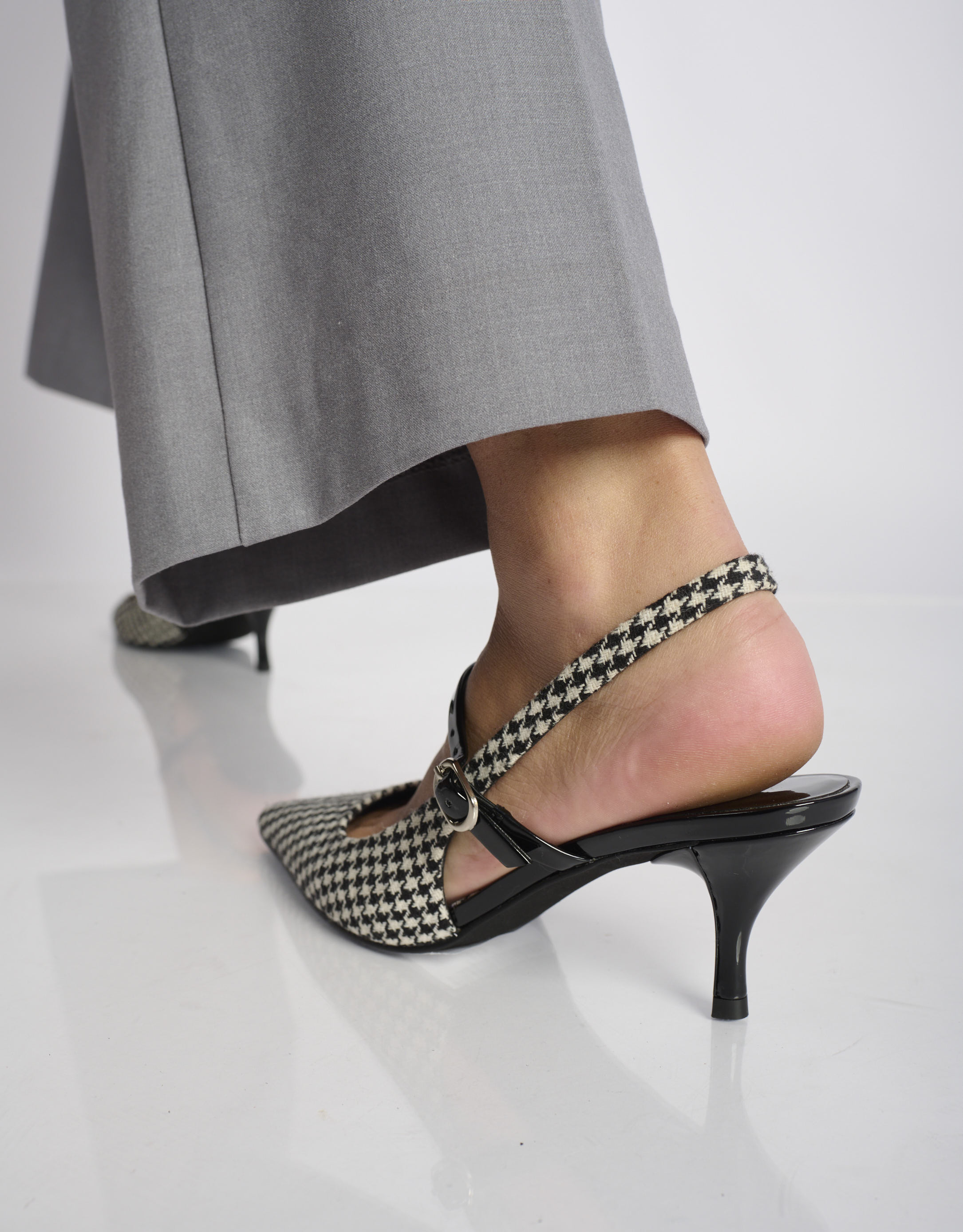 נעלי נשים - Jeffrey Campbell - נעלי סירה מבד TANYA - שחור לבן3