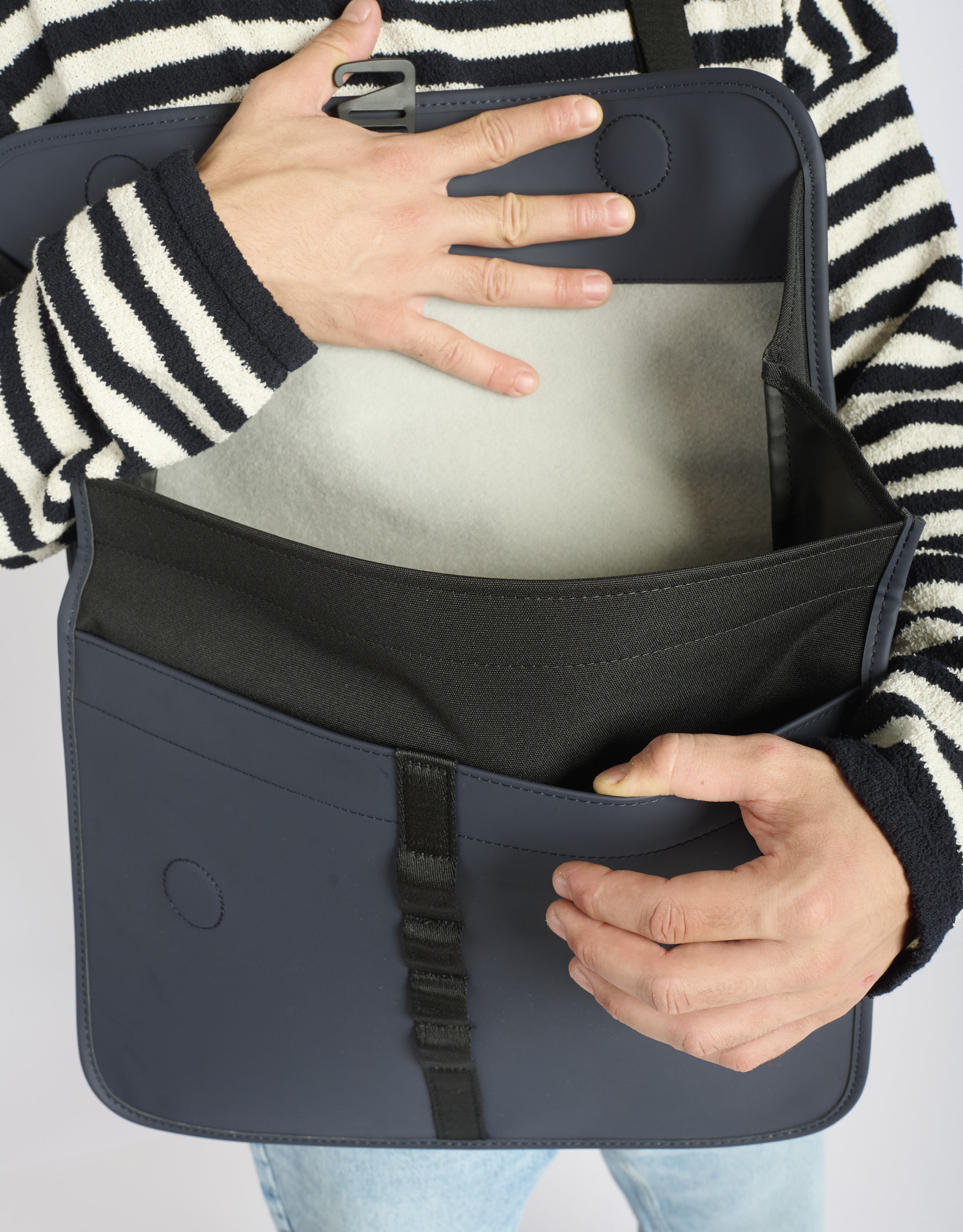 נעלי נשים - Ucon Acrobatics - תיק צד KATSU - כחול4