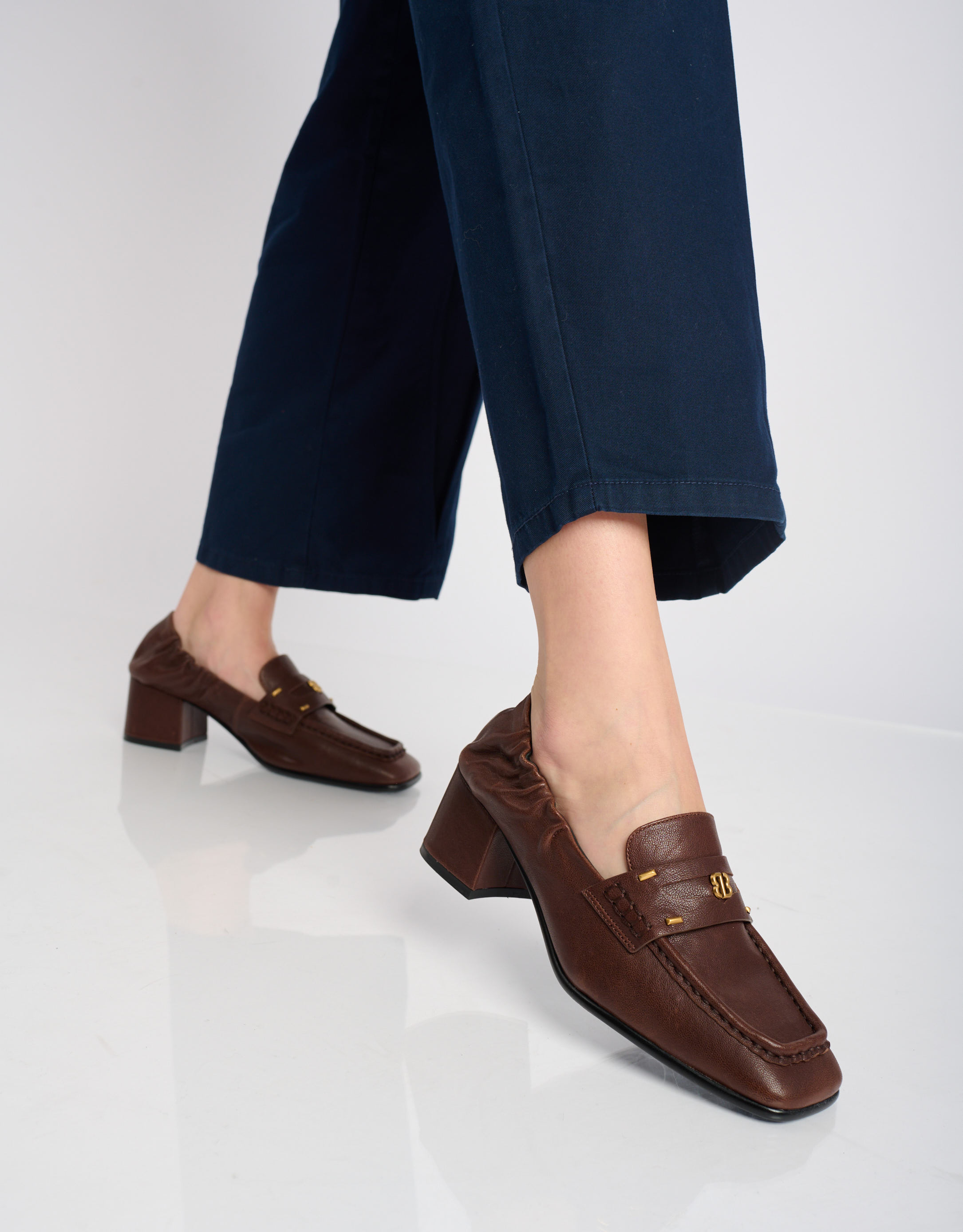 נעלי נשים -  - נעלי מוקסין עם עקב DALIA - חום כהה3