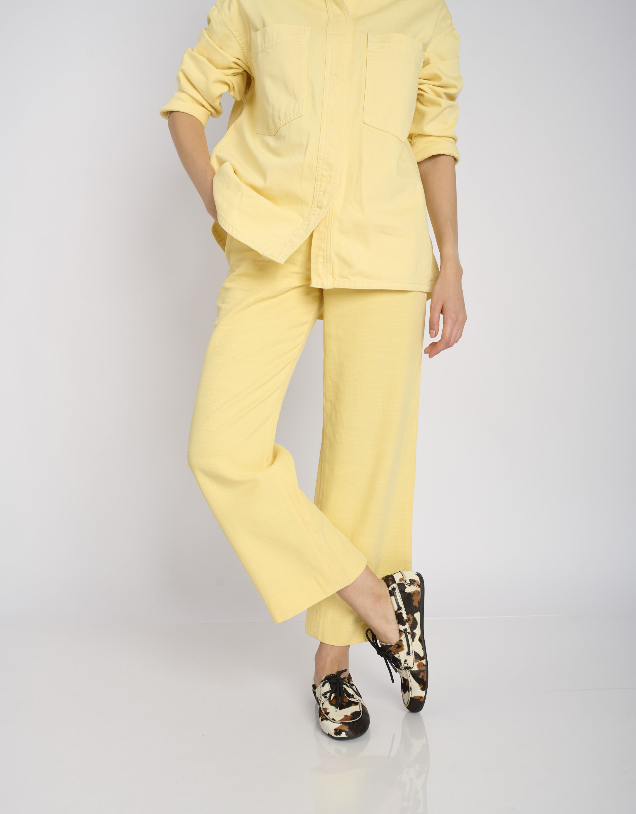 נעלי נשים -  - נעלי מוקסין עם הדפס TANA - לבן   חום1