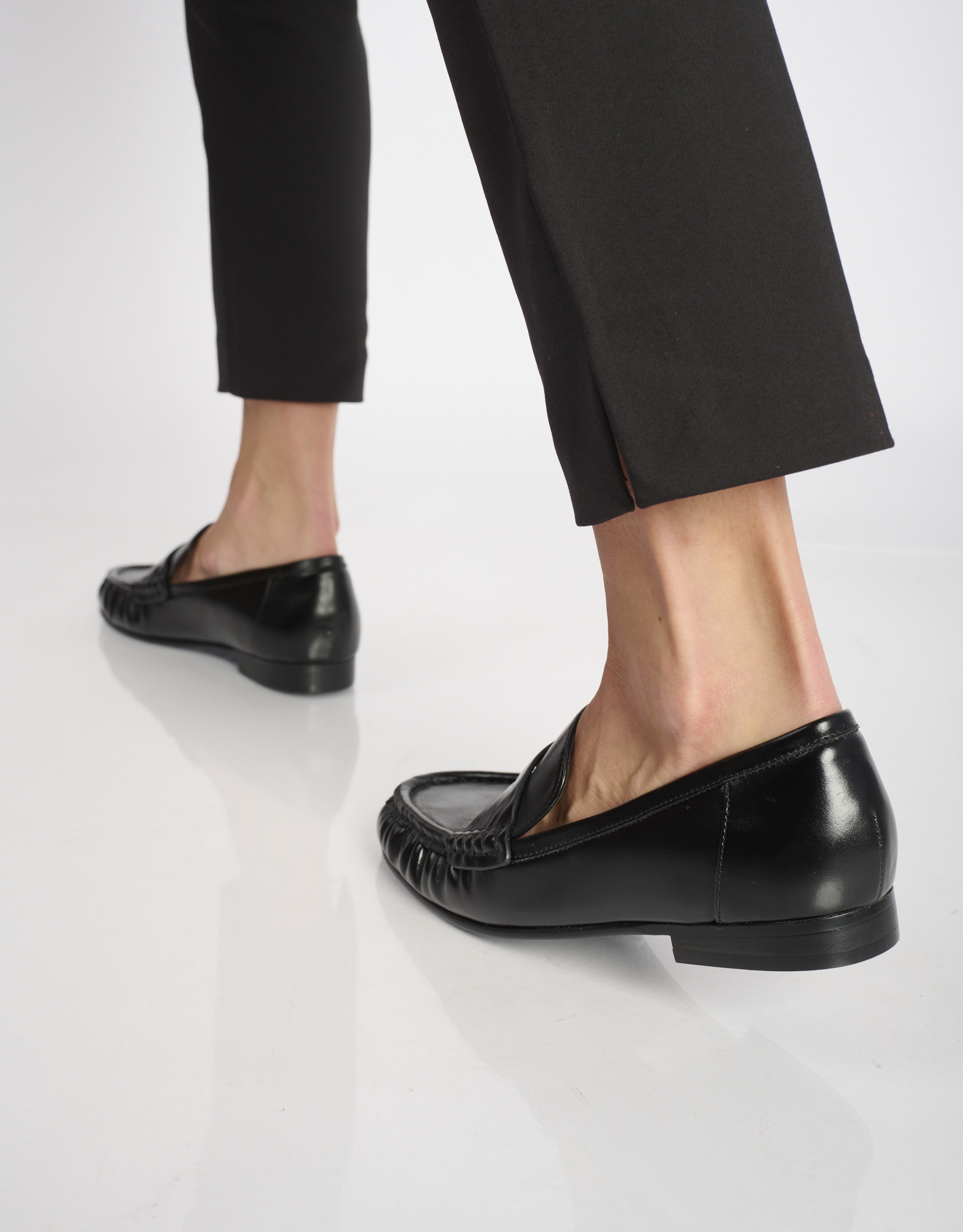 נעלי נשים -  - נעלי מוקסין LYRA - שחור4