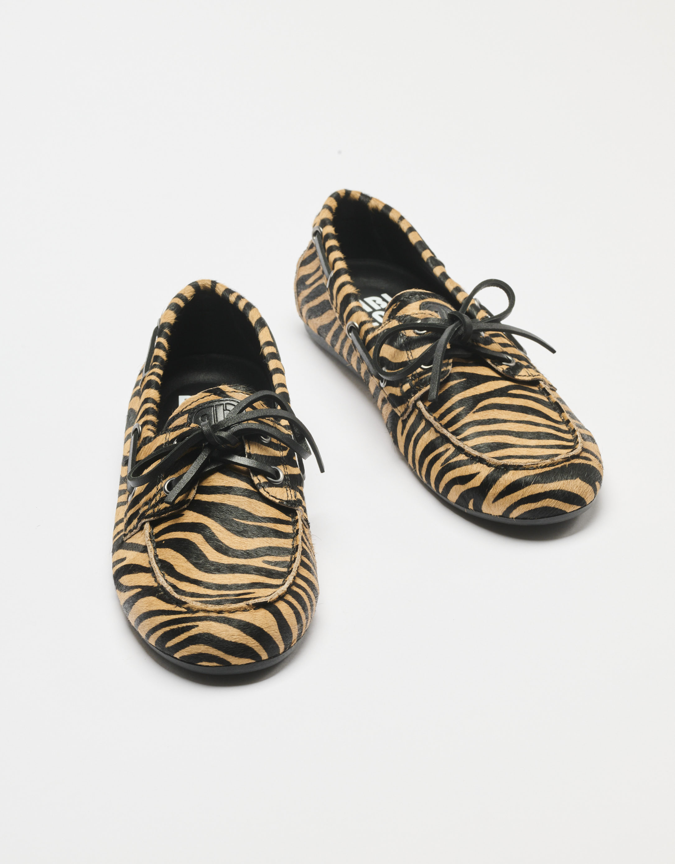 נעלי נשים -  - נעלי מוקסין עם הדפס TANA - זברה4