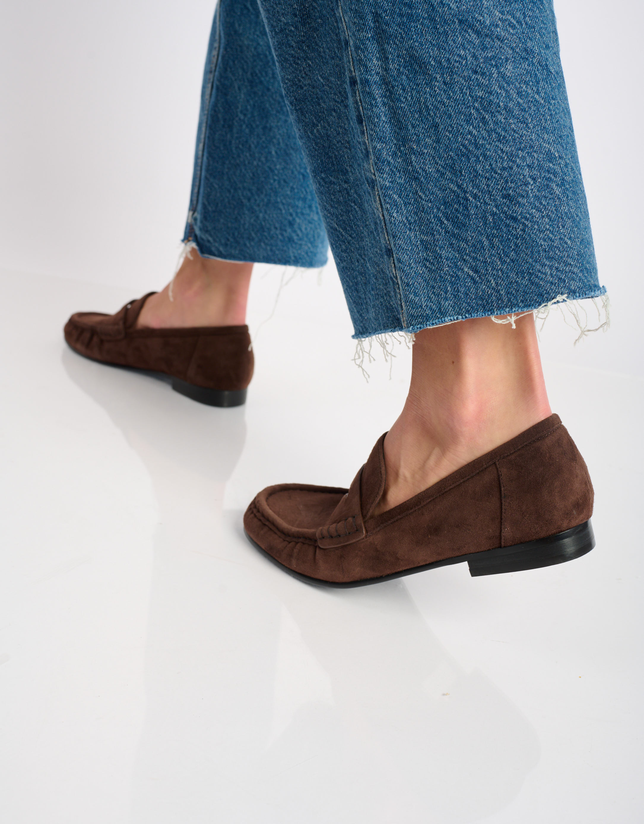 נעלי נשים -  - נעלי מוקסין זמש LYRA - חום כהה