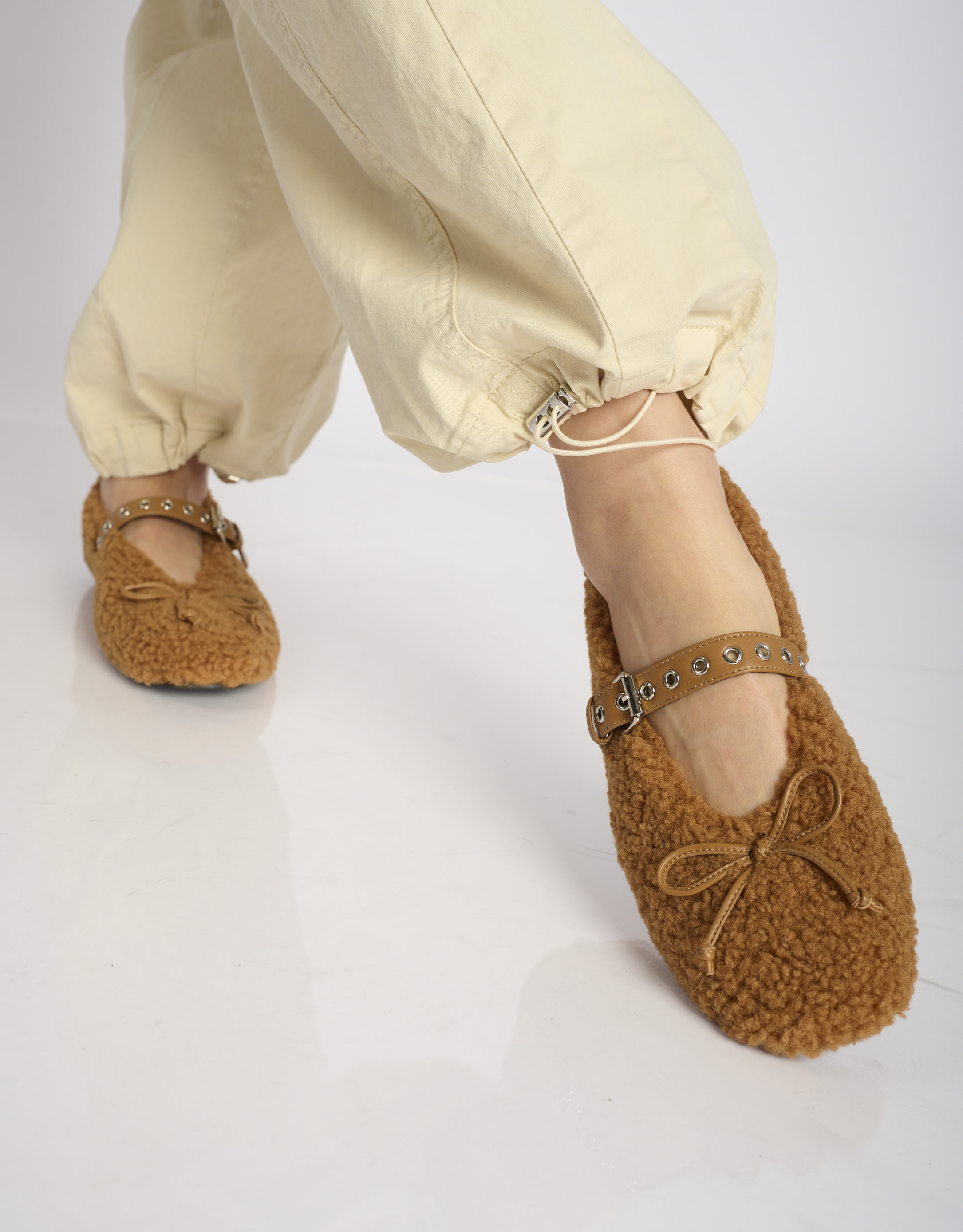 נעלי נשים -  - נעלי סירה שטוחות NASHIRA - קאמל1