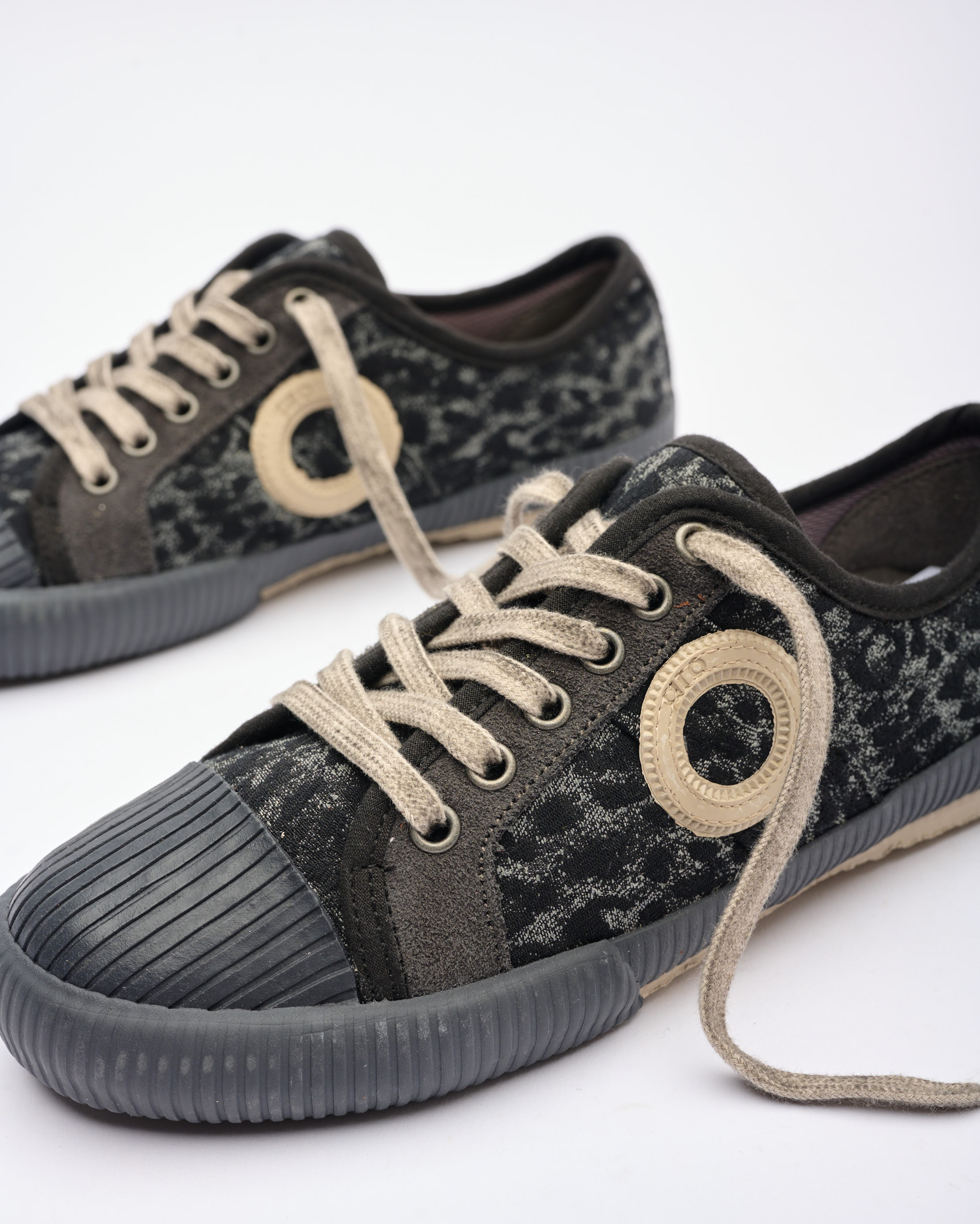 נעלי נשים - Aro - סניקרס מנומרות CHARLIE - שחור אפור1