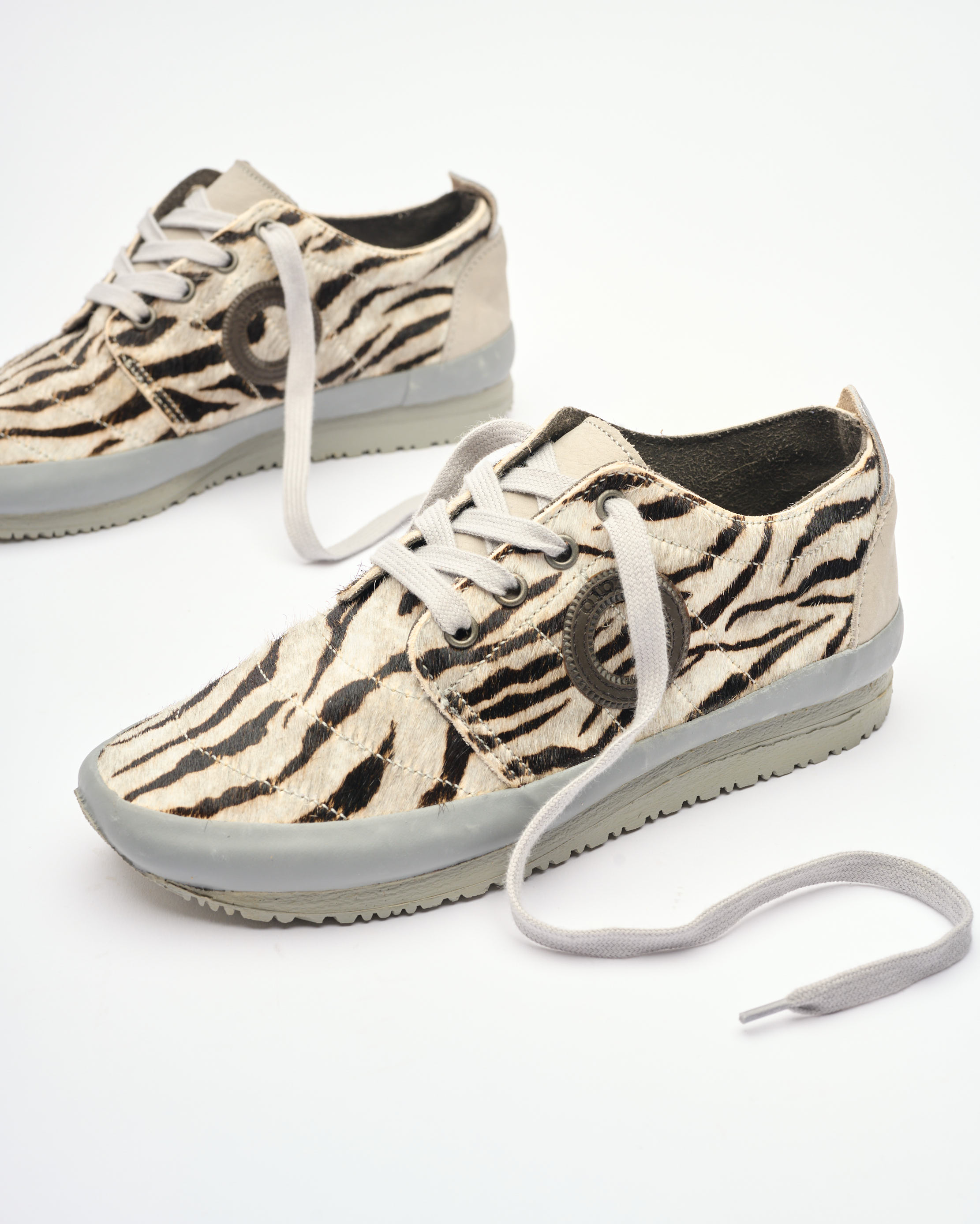 נעלי נשים - Aro - סניקרס עם הדפס JAQ - זברה3