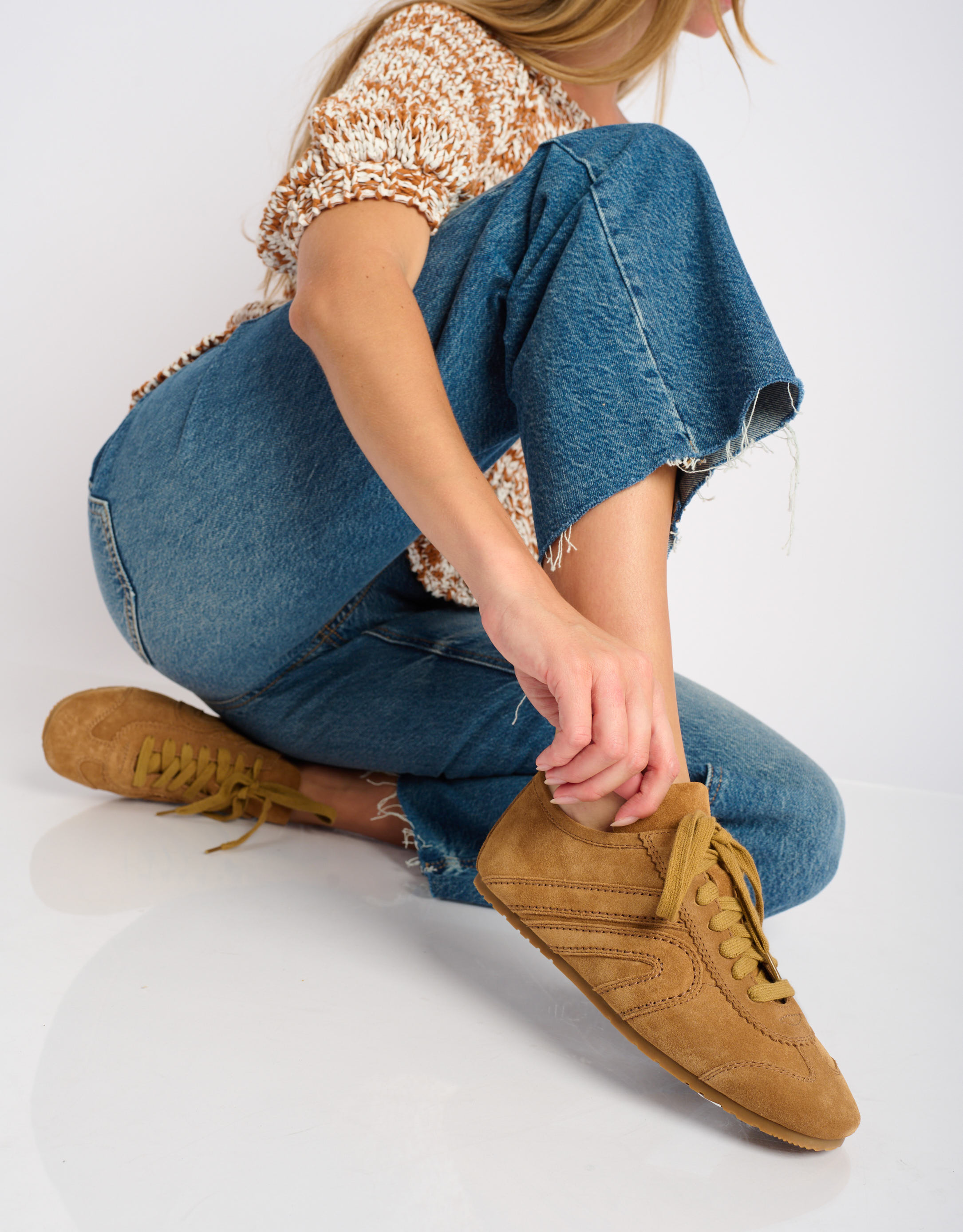 נעלי נשים - Jeffrey Campbell - סניקרס זמש ALETA - קאמל1