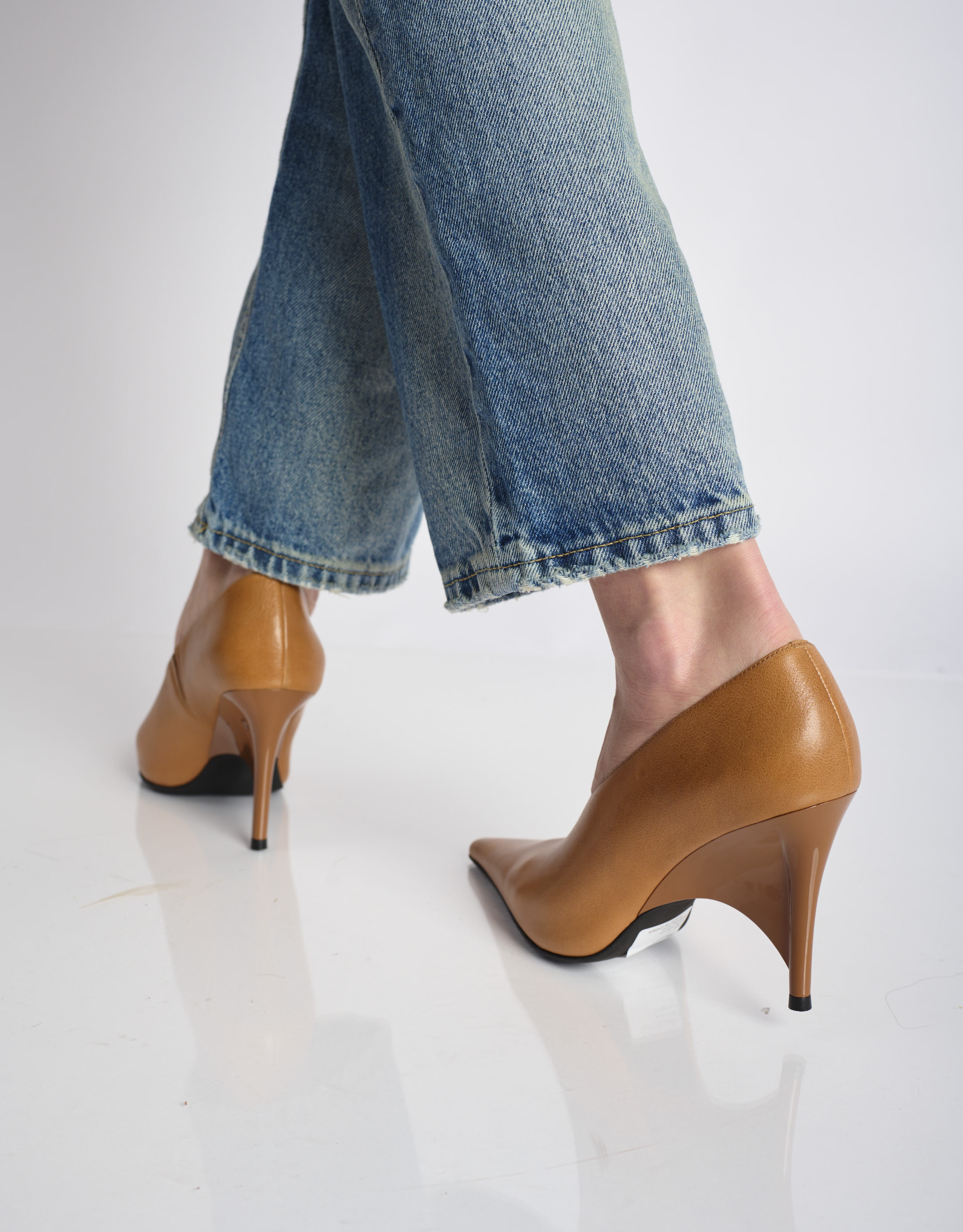 נעלי נשים - Jeffrey Campbell - נעלי עקב INVADER - חום בהיר4