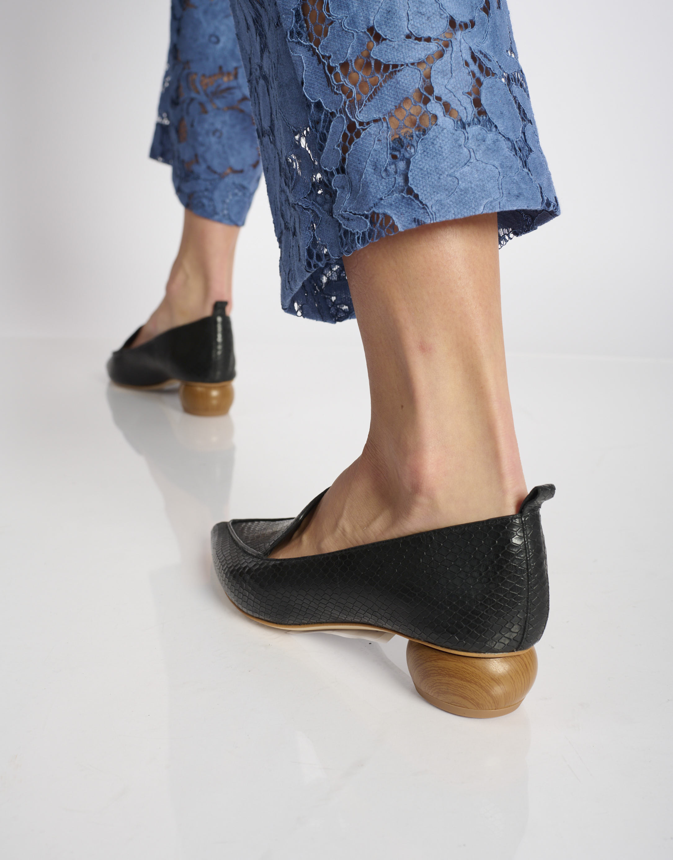 נעלי נשים - Jeffrey Campbell - נעלי סירה VIONA  נחש - שחור4