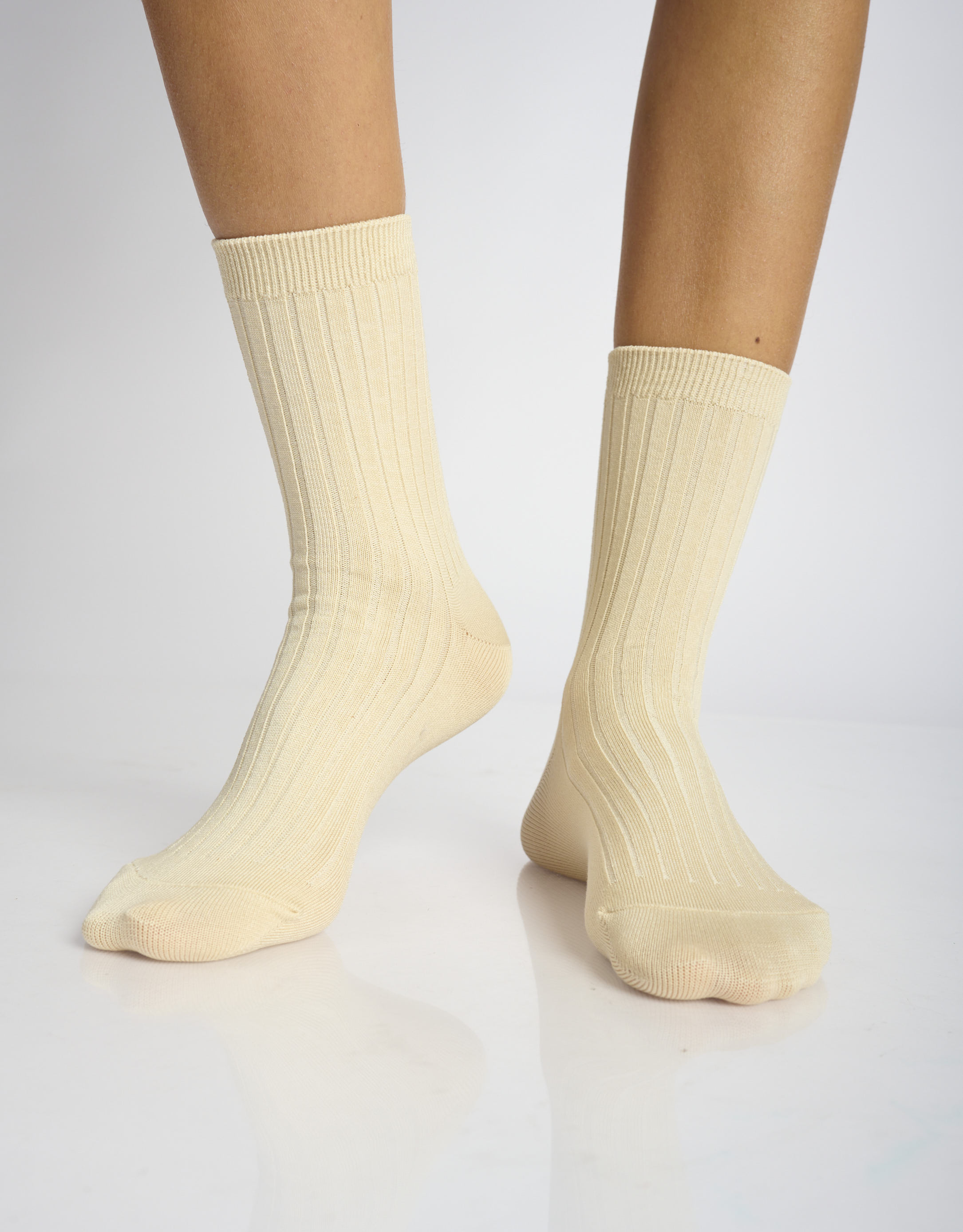 נעלי נשים -  - גרביים HER - בז'2