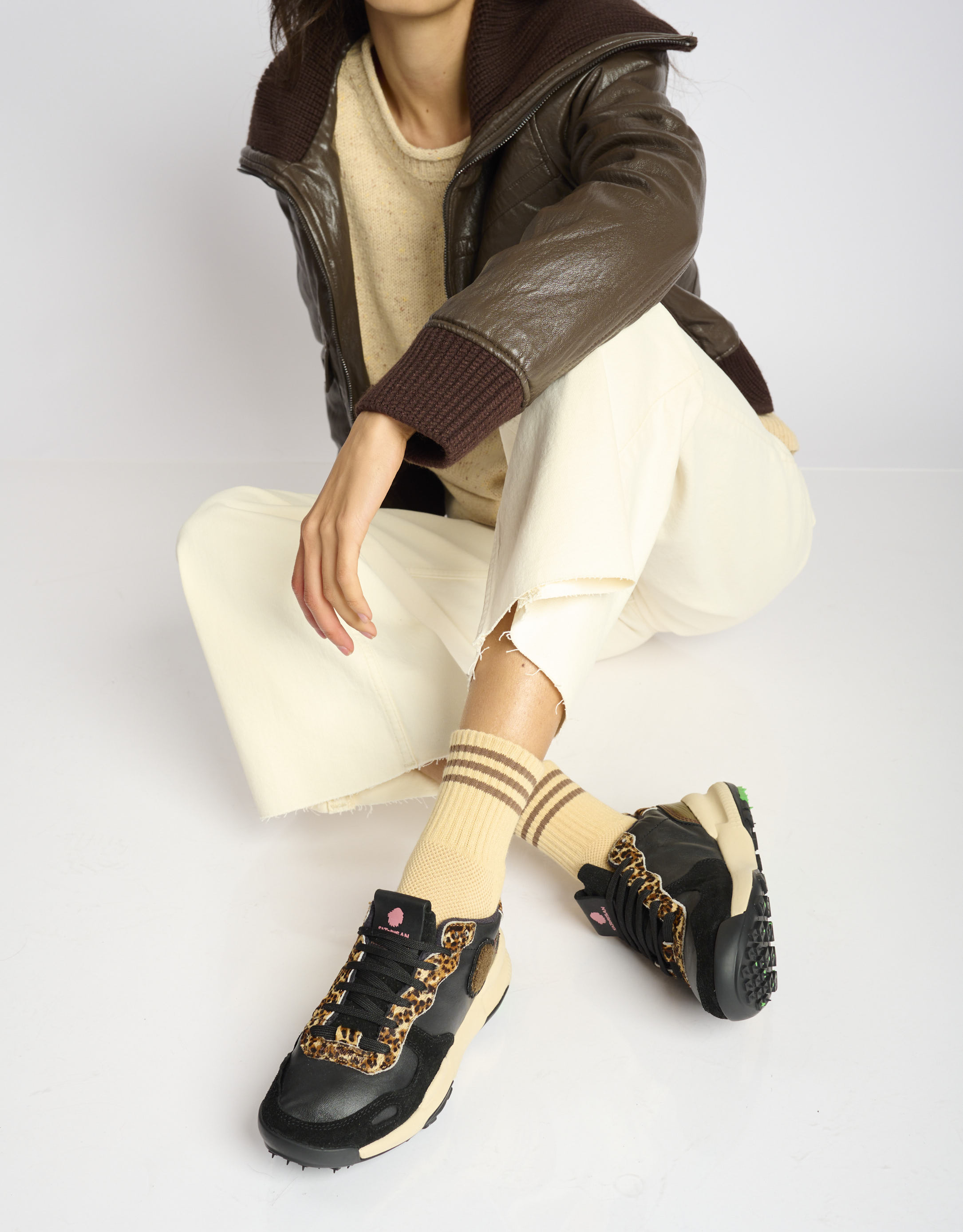 נעלי נשים -  - גרביים GIRLFRIEND - חול3