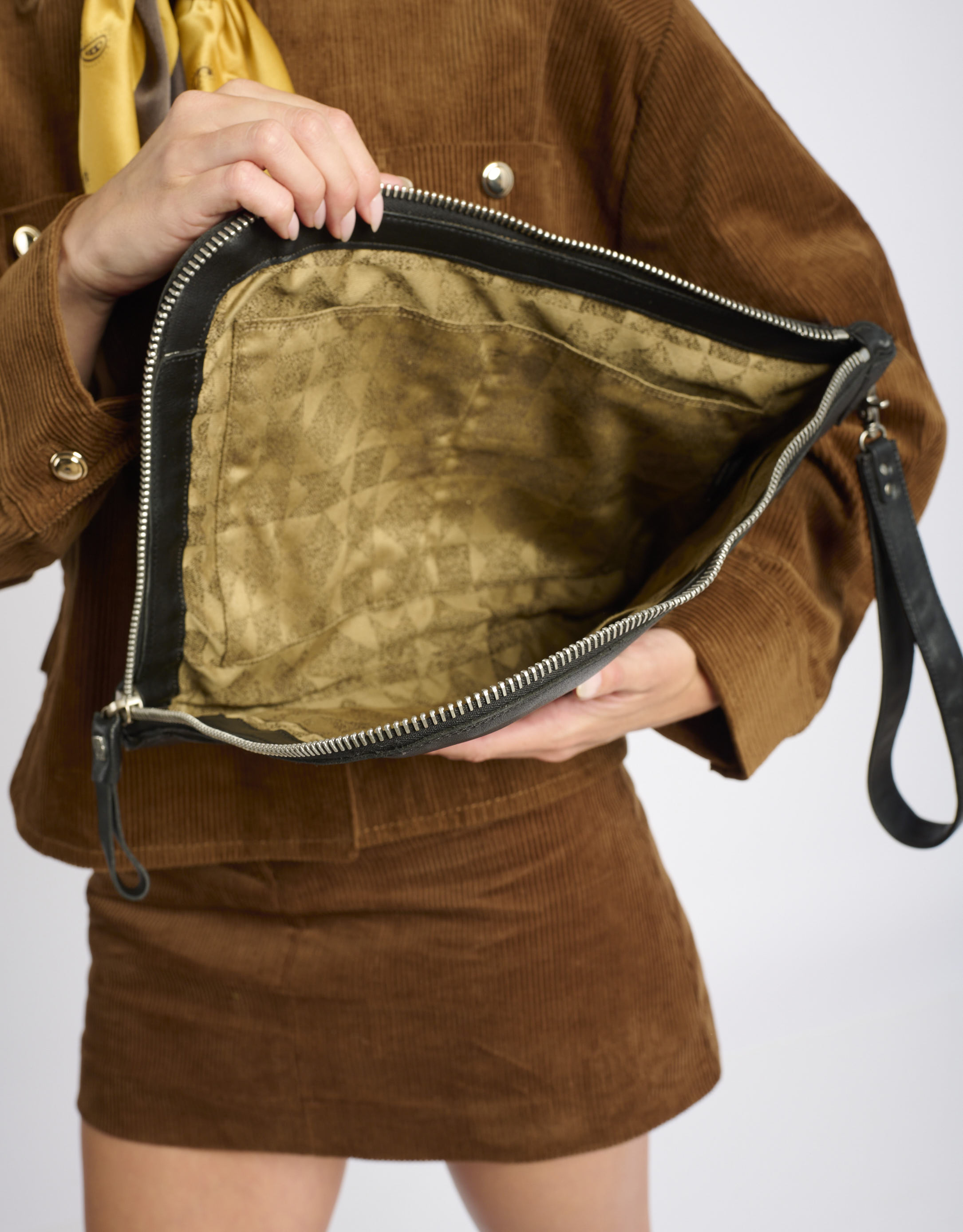 נעלי נשים - A.S. 98 - תיק קלאטצ' עם רצועה ROMA - שחור4