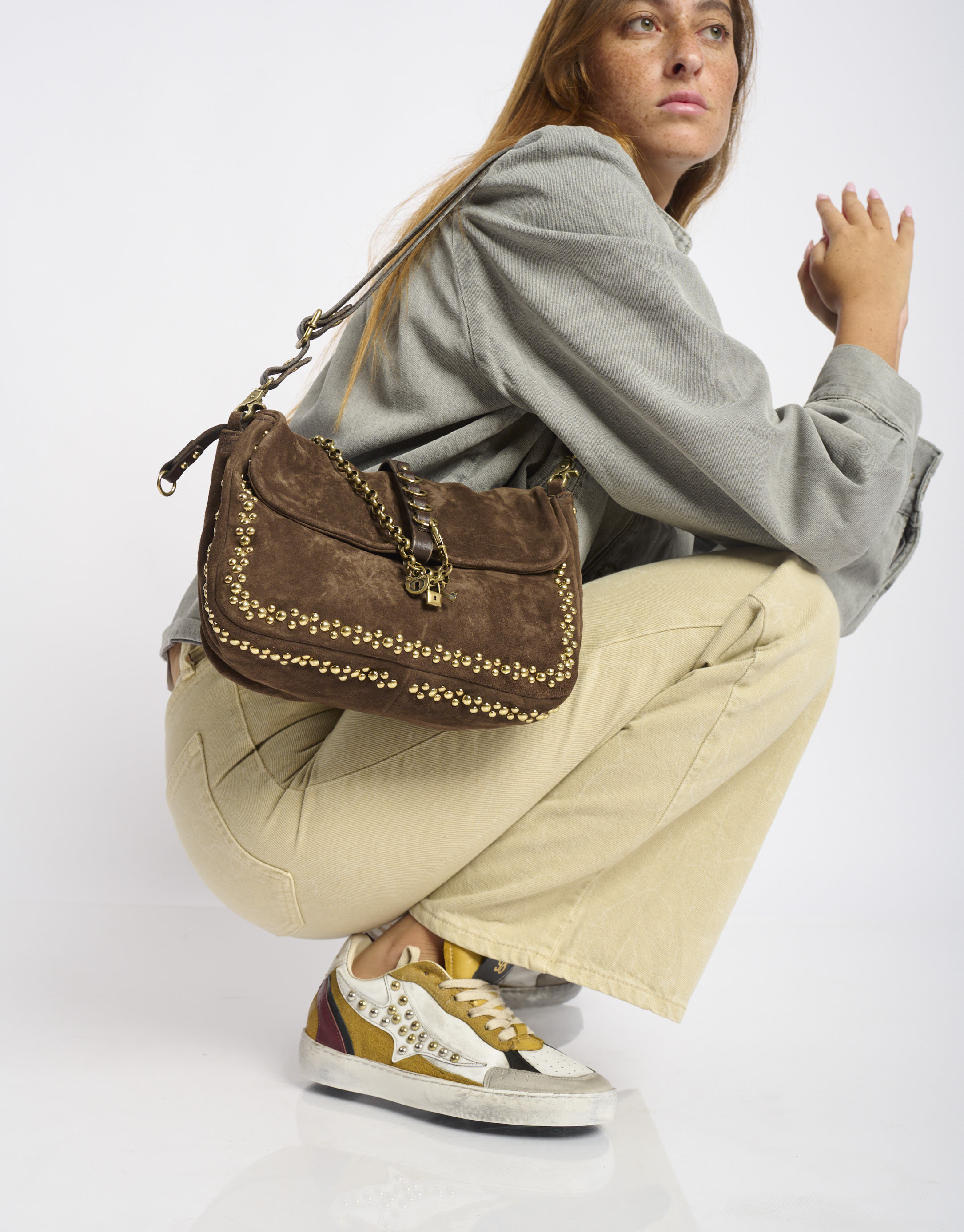 נעלי נשים - A.S. 98 - תיק  זמש קטן שרשרת - חום כהה2