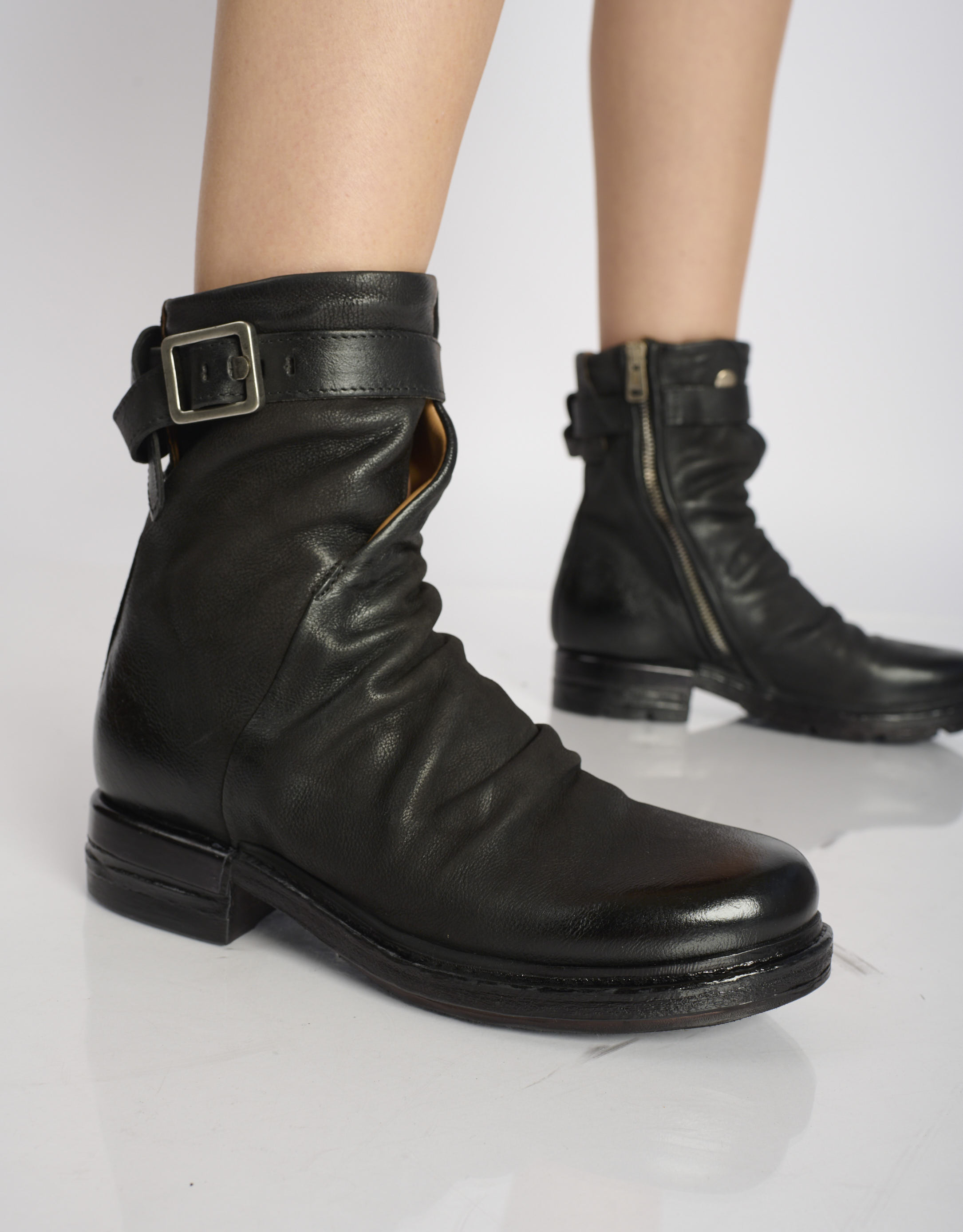 נעלי נשים - A.S. 98 - מגפוני עור ARCHE - שחור2