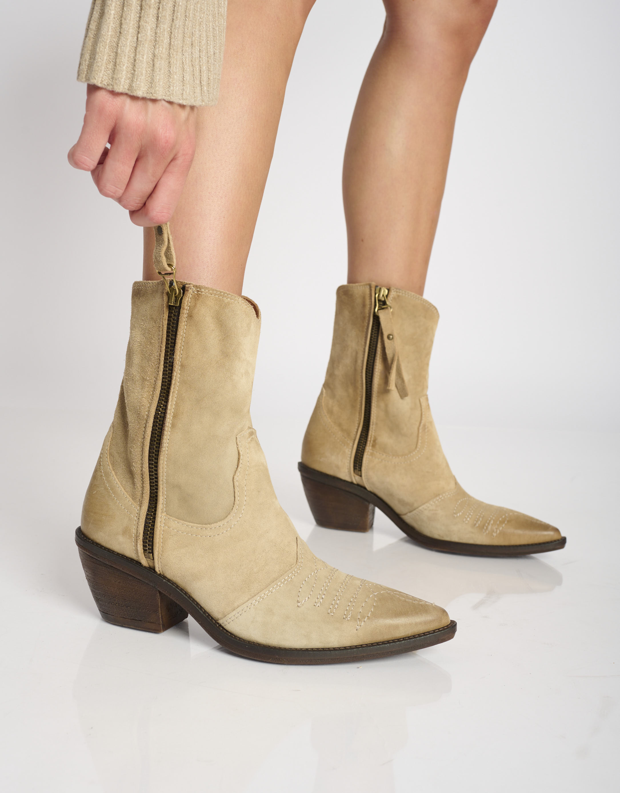 נעלי נשים - A.S. 98 - מגפוני נובוק COUNTRY - בז'3