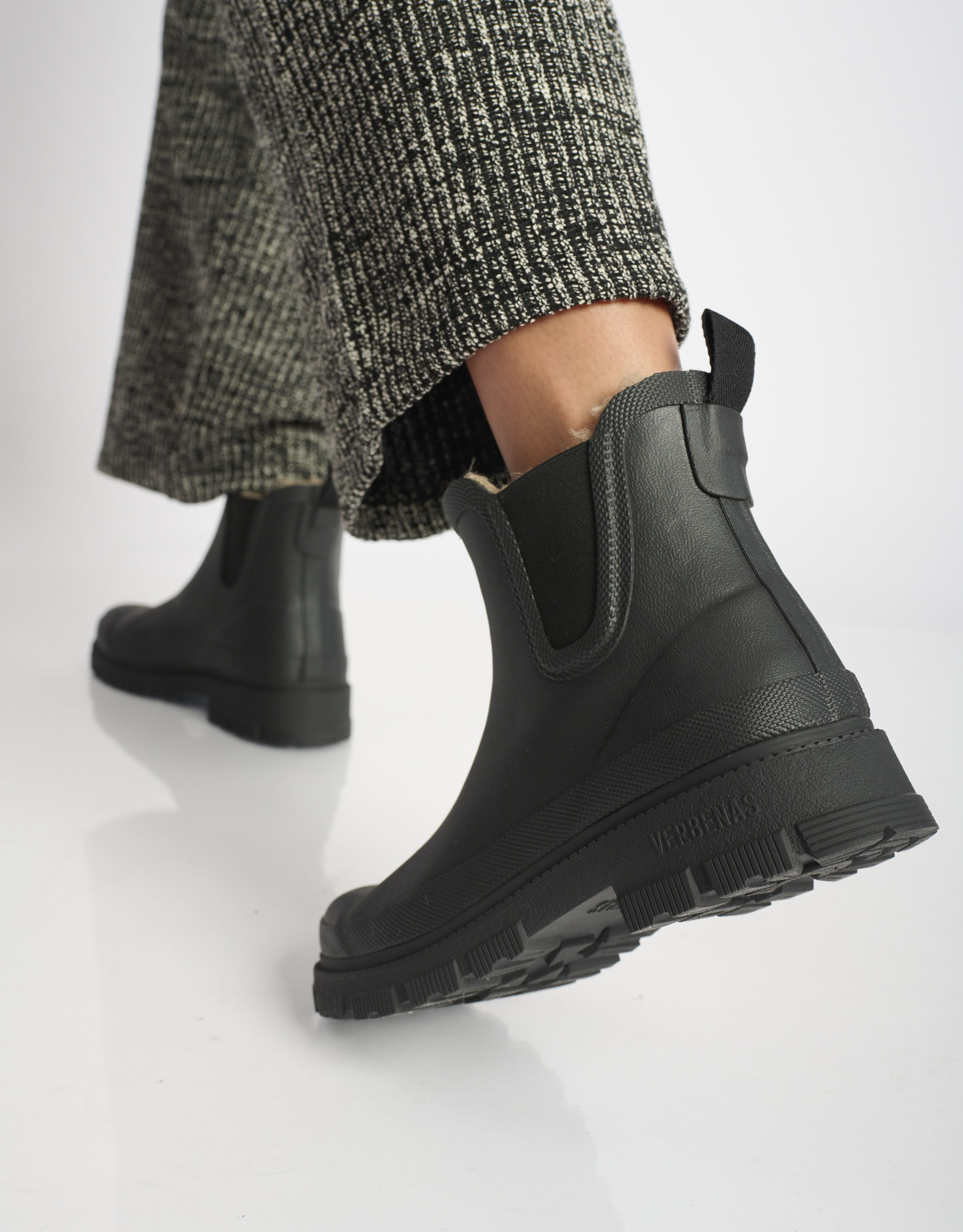 נעלי נשים - Verbenas - מגפוני גומי עם פרווה LUA - שחור1