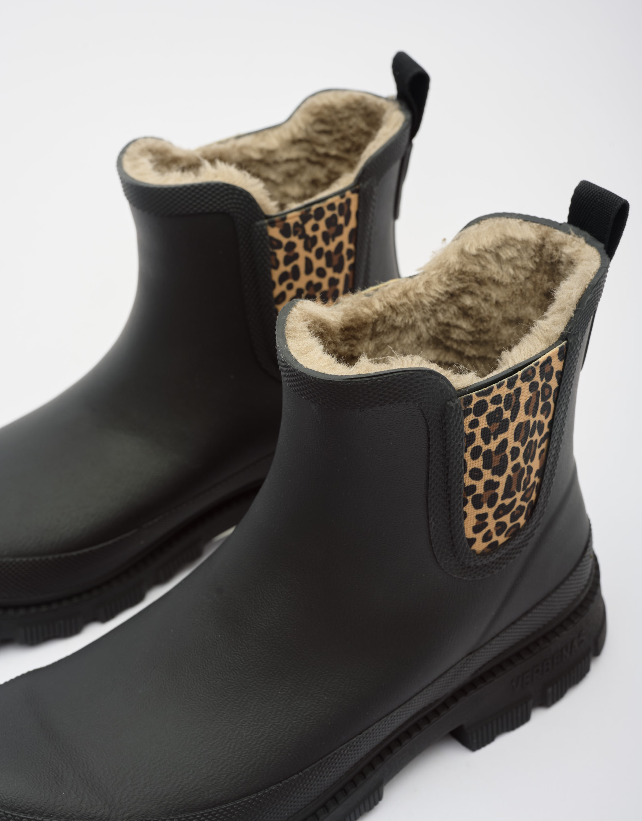 נעלי נשים - Verbenas - מגפוני גומי עם פרווה LUA - שחור מנומר2