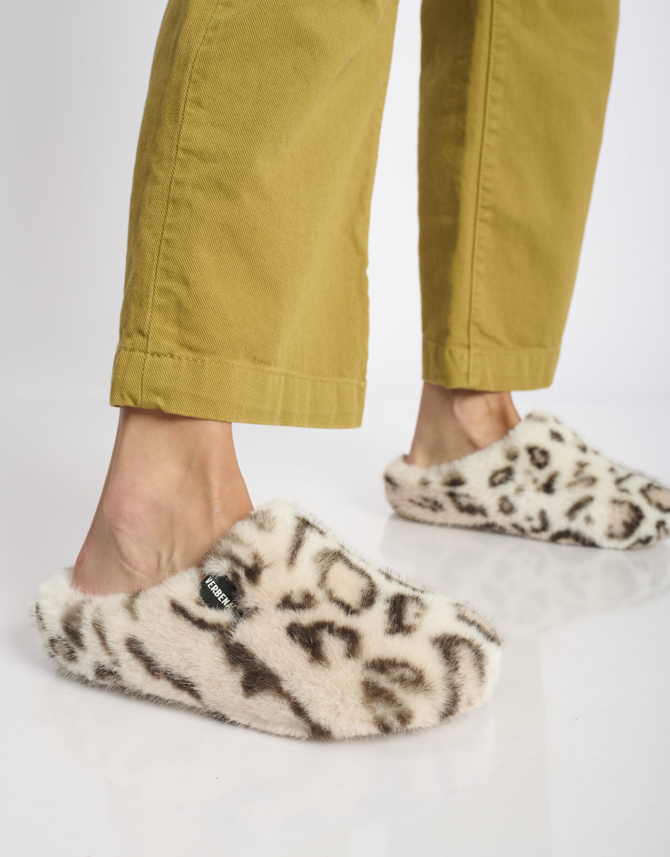 נעלי נשים - Verbenas - נעלי בית מנומרות YORK FUR - ורוד3