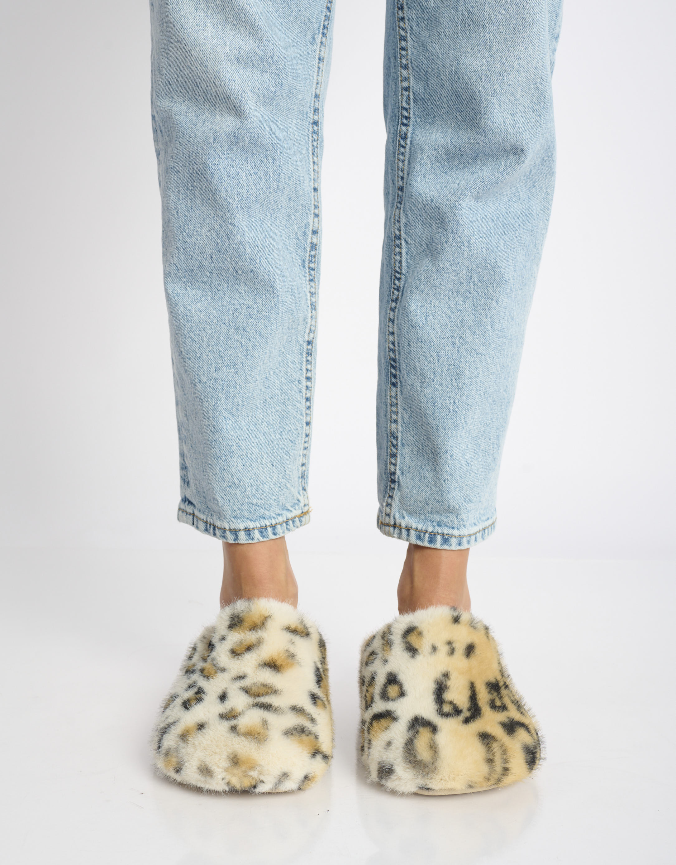 נעלי נשים - Verbenas - נעלי בית מנומרות YORK FUR - קאמל3