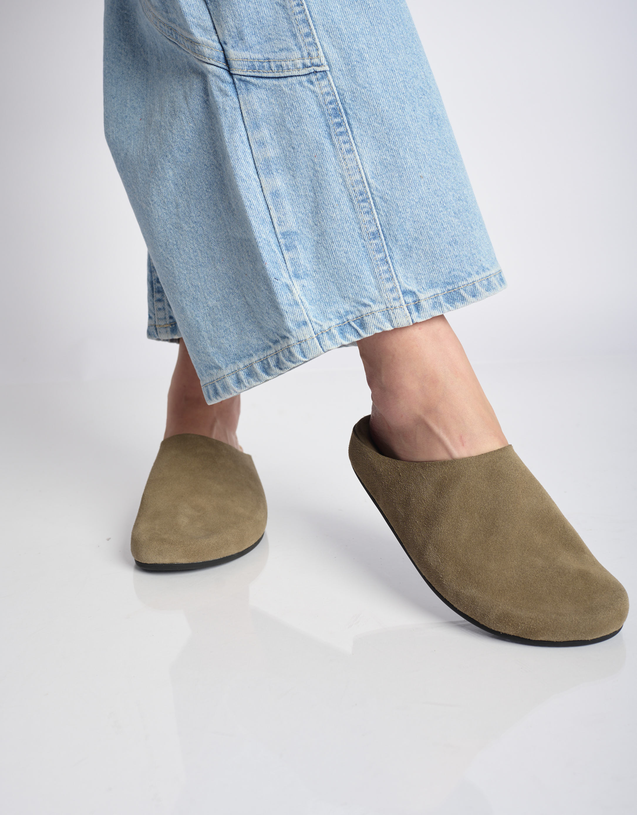 נעלי נשים - Jeffrey Campbell - כפכפי זמש CONTENT - אפור חום3