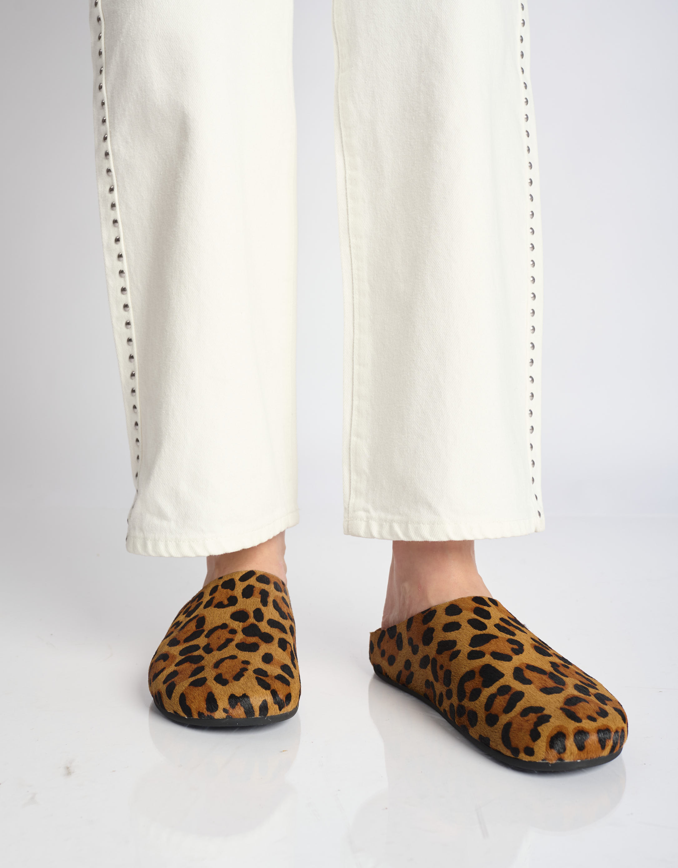 נעלי נשים - Jeffrey Campbell - כפכפי פרווה CONTENT - נמר4