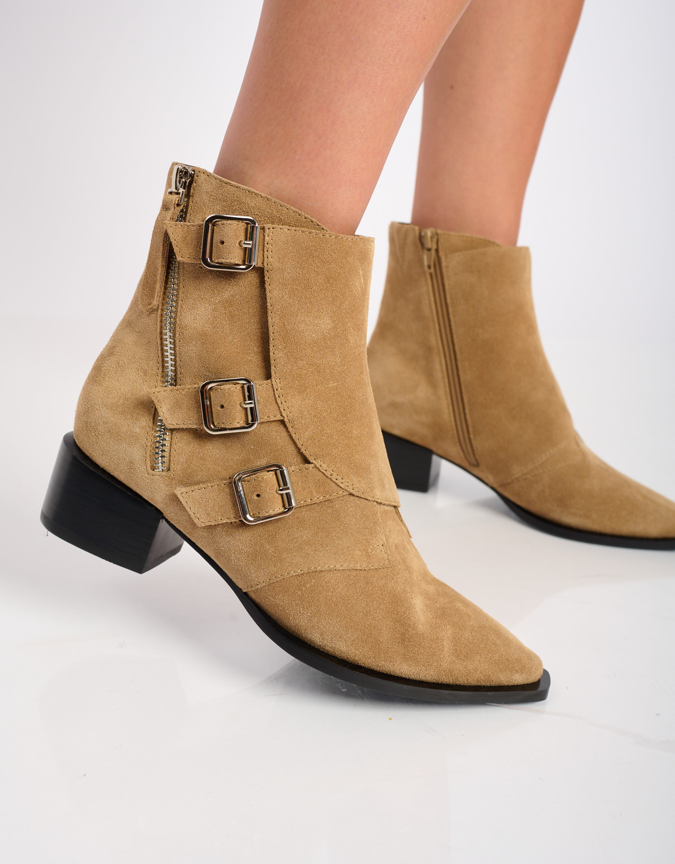 נעלי נשים - Jeffrey Campbell - מגפוני זמש DUCKI - חום בהיר2