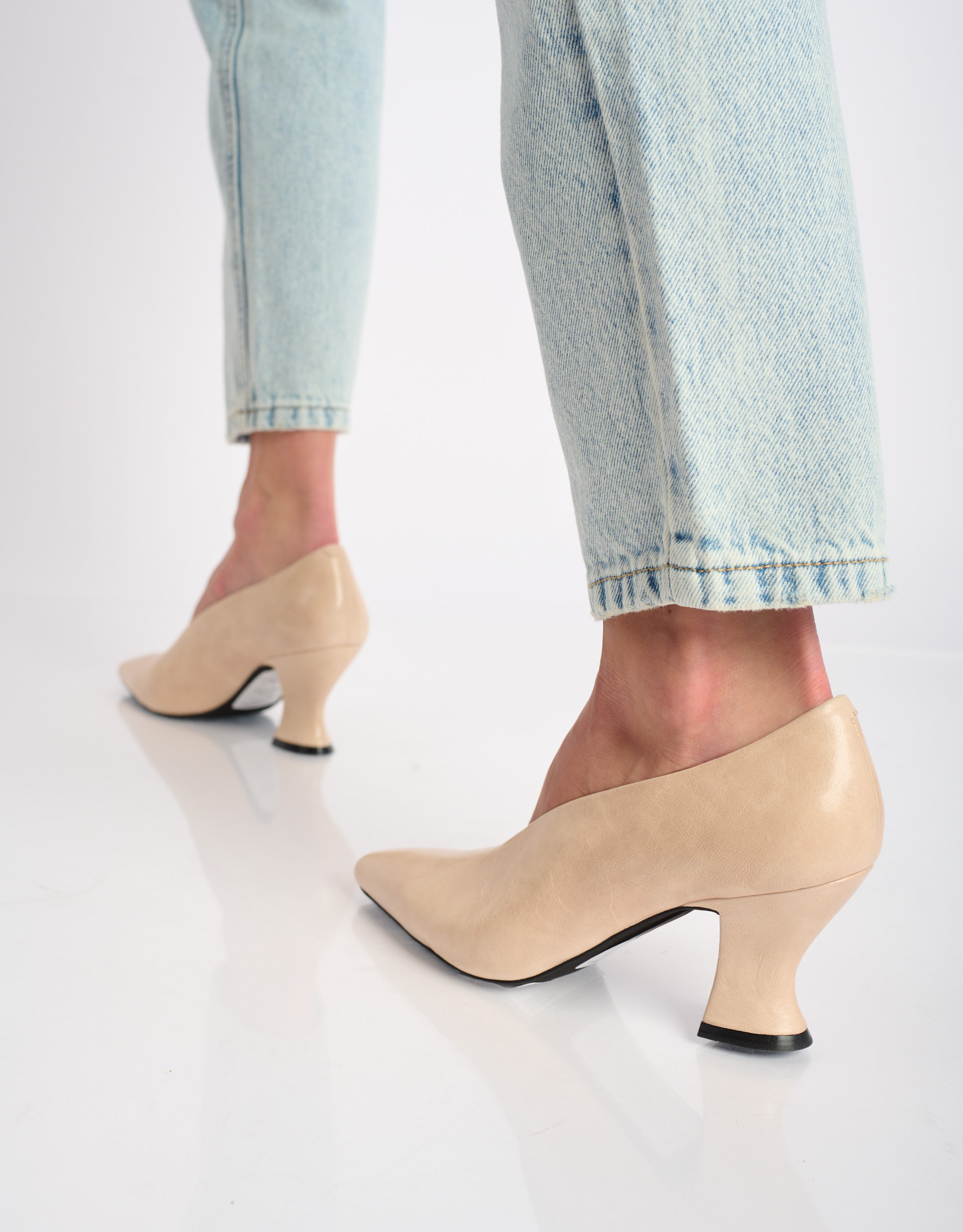 נעלי נשים - Jeffrey Campbell - נעלי סירה מעור HINTS - ניוד4