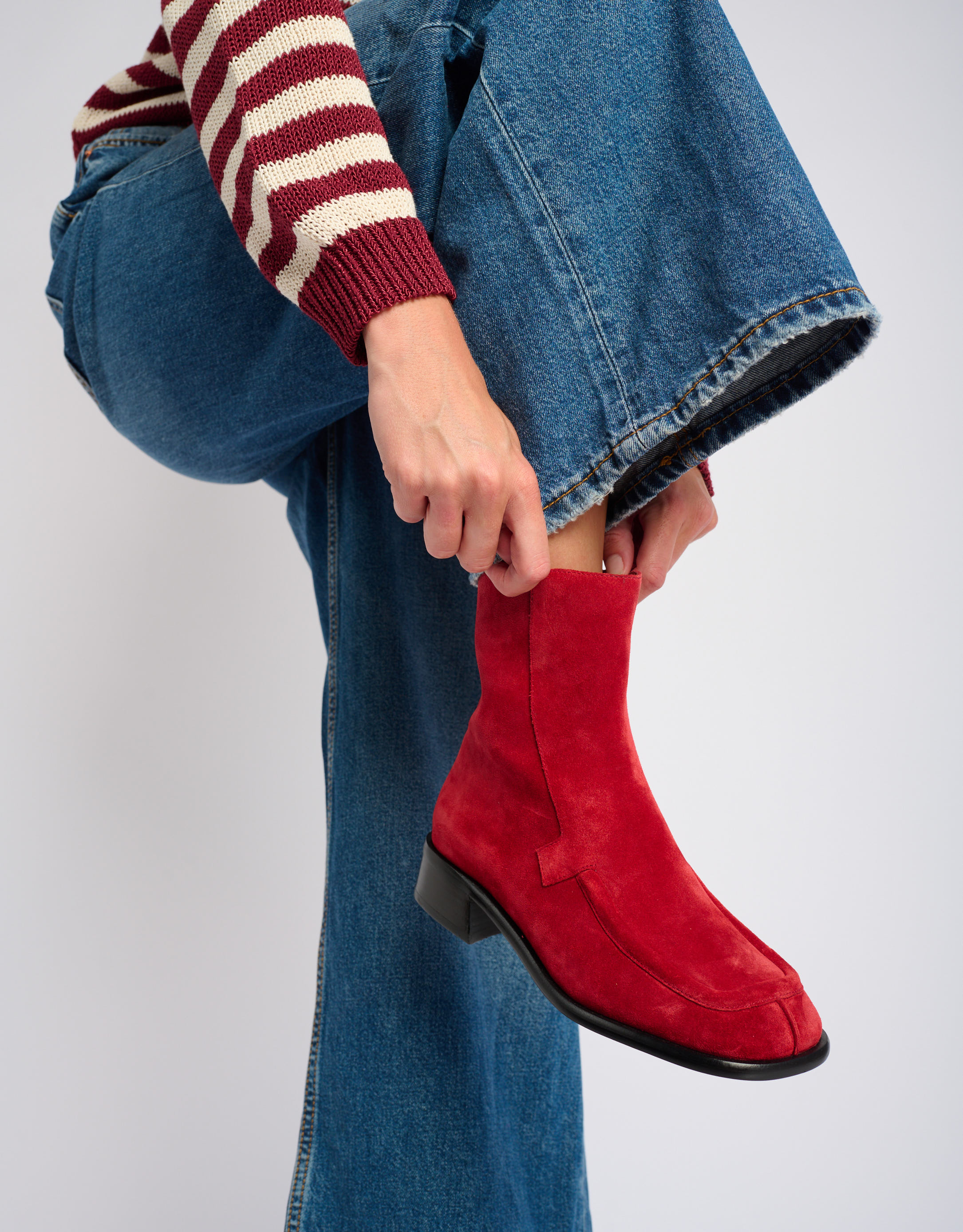 נעלי נשים - Jeffrey Campbell - מגפונים שטוחים מזמש  ODET - אדום1