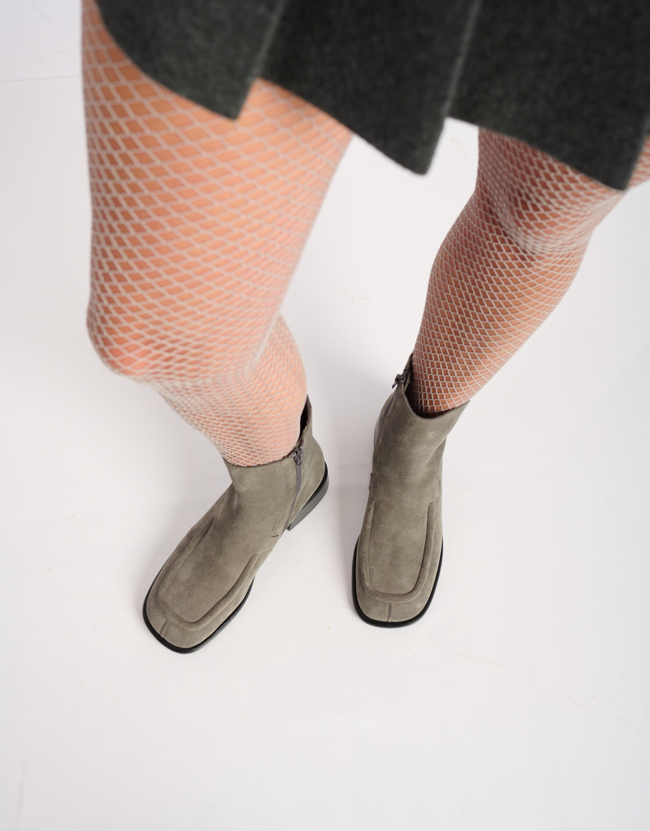 נעלי נשים - Jeffrey Campbell - מגפונים שטוחים מזמש  ODET - אפור4