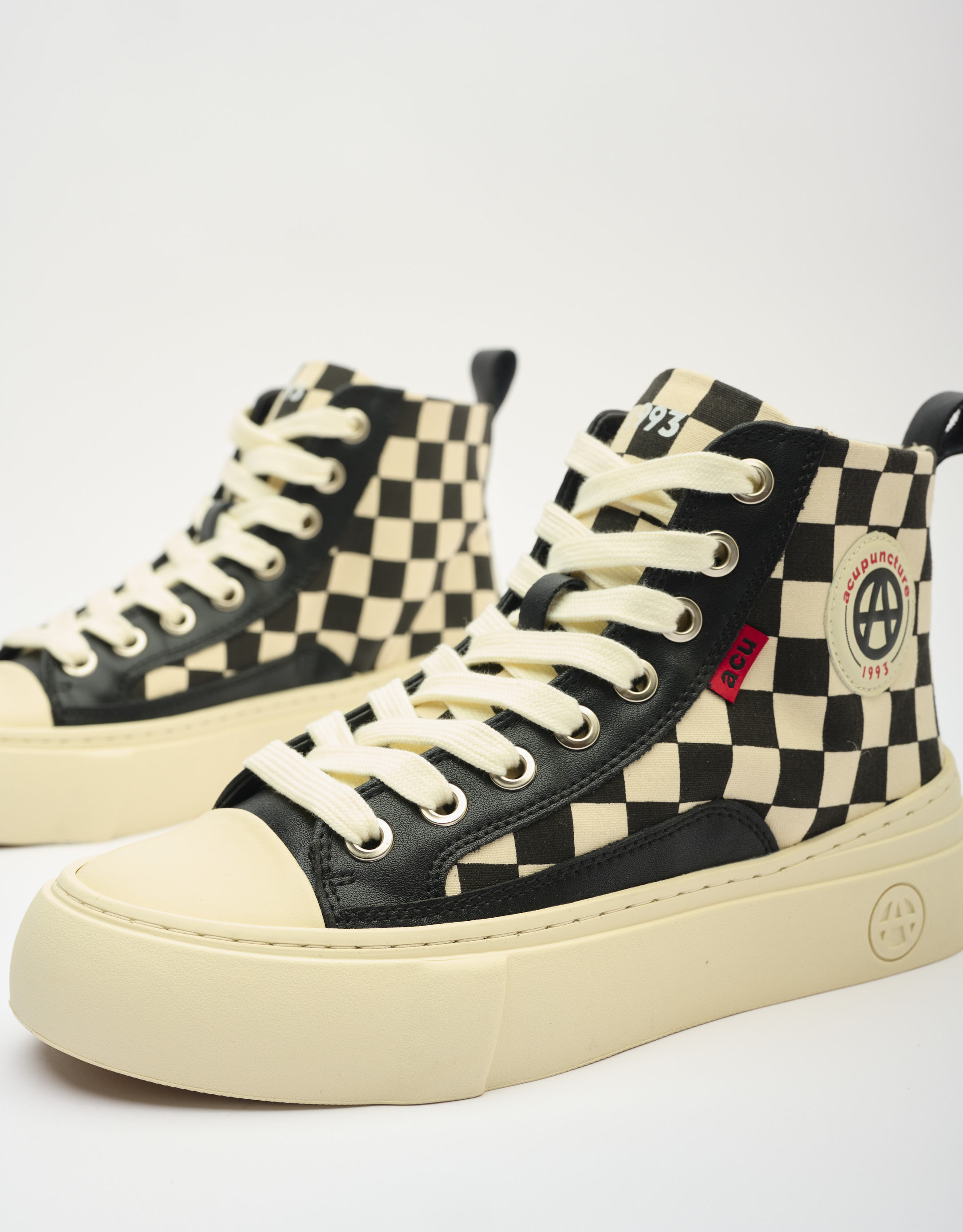 נעלי נשים - Acupuncture - סניקרס גבוהות  AFC - שחור לבן1