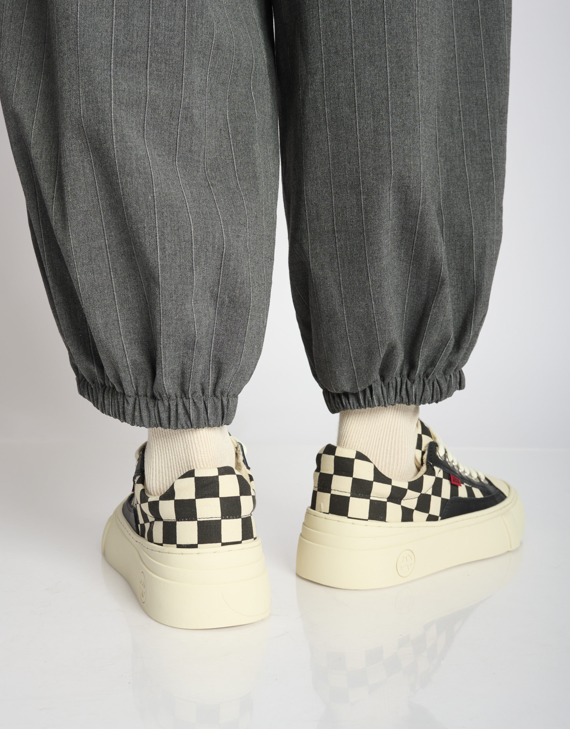 נעלי נשים - Acupuncture - סניקרס דמוי עור AFC - שחור לבן4