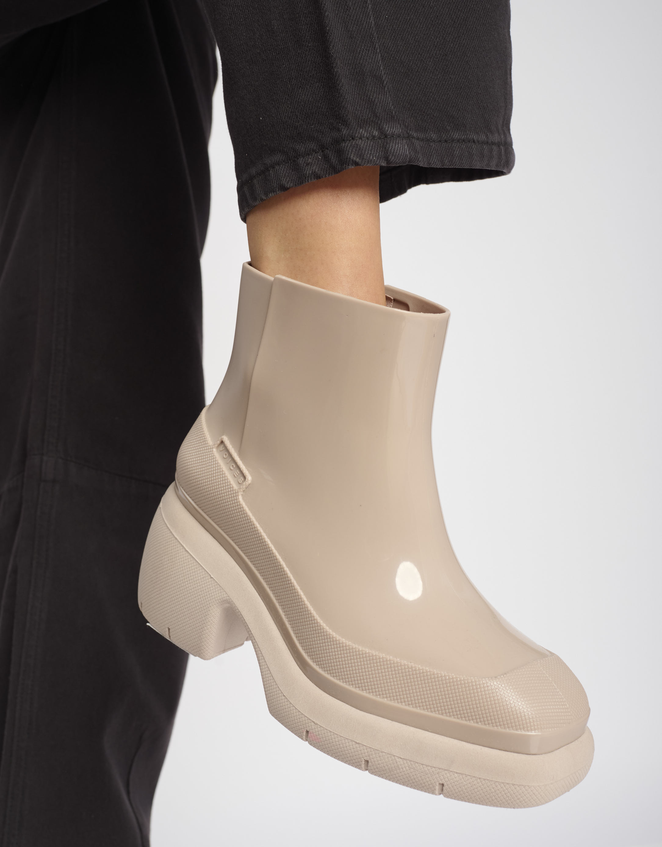 נעלי נשים -  - מגפוני גומי STROKE - בז'1