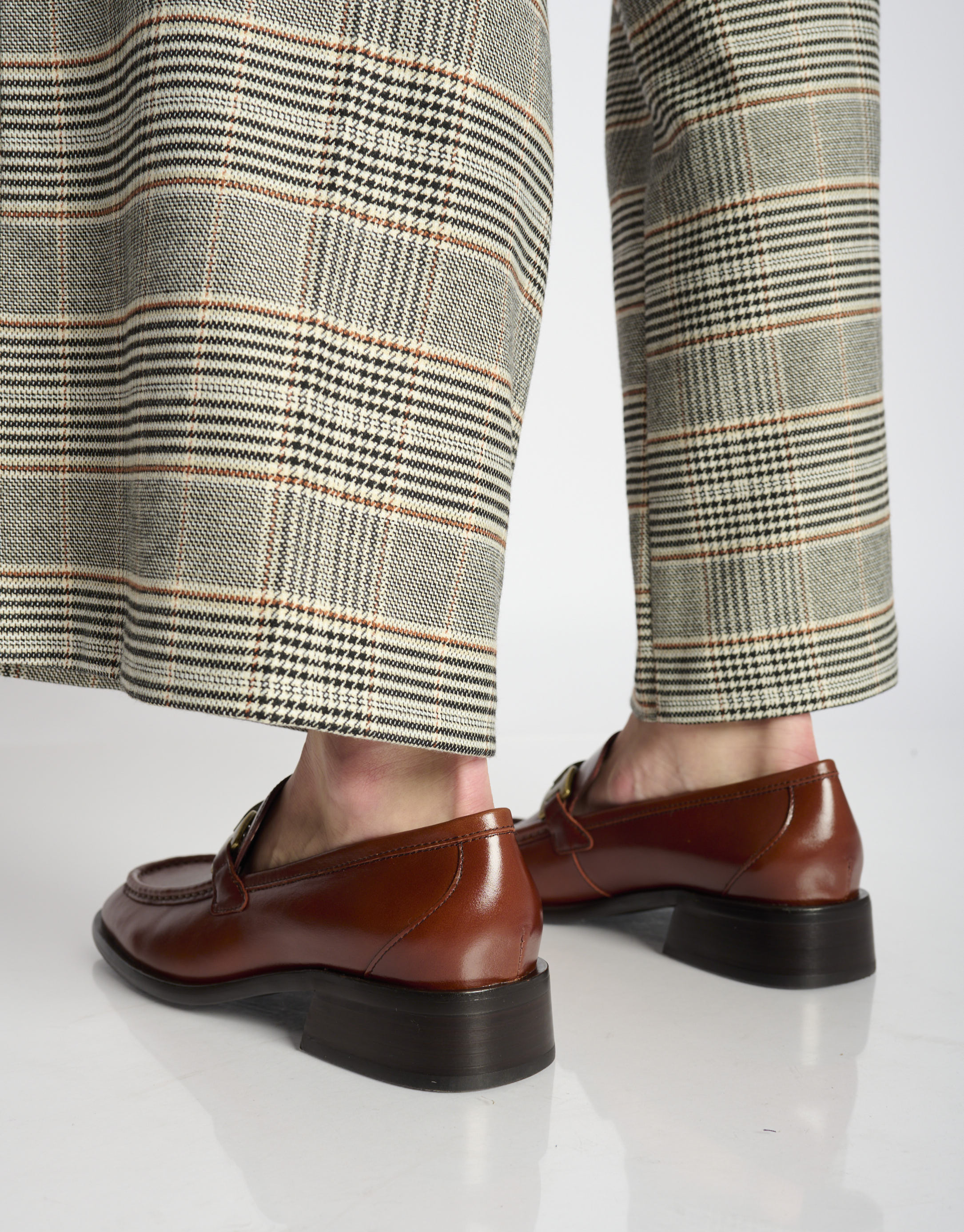 נעלי נשים - Jeffrey Campbell - מוקסינים EXPERTISE - חום4