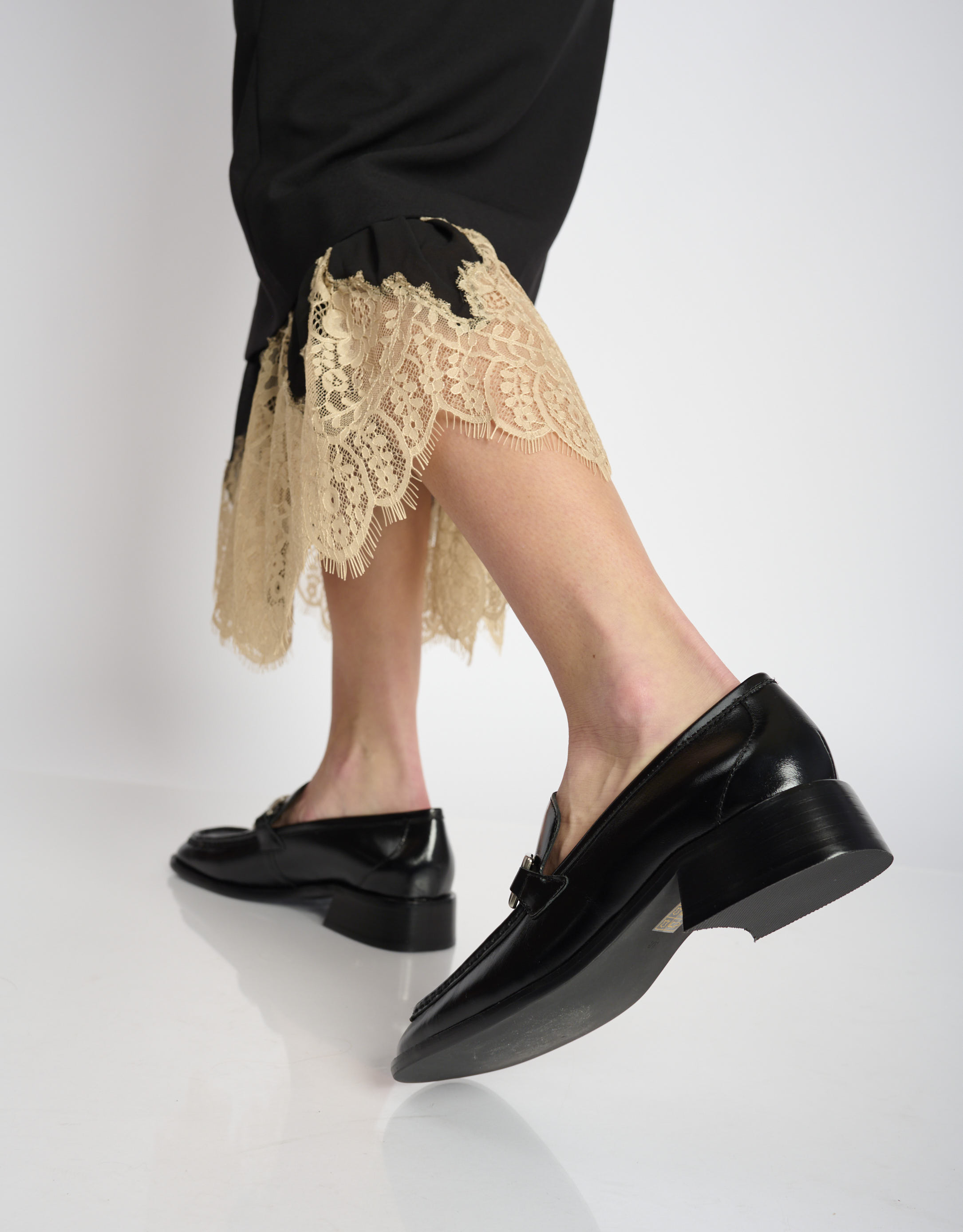 נעלי נשים - Jeffrey Campbell - מוקסינים EXPERTISE - שחור4