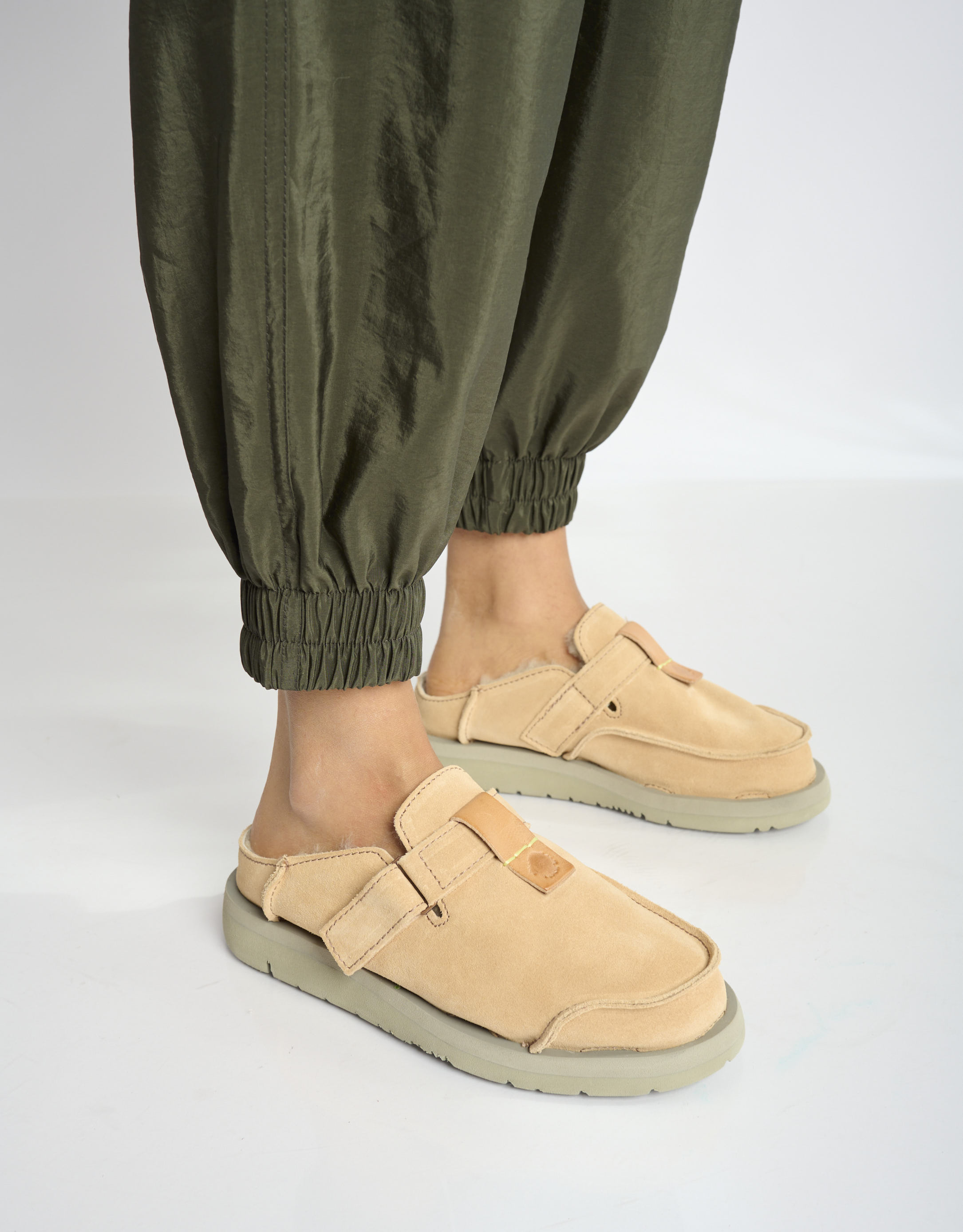 נעלי נשים - Satorisan - כפכפי זמש  UWABAKI - פודרה3