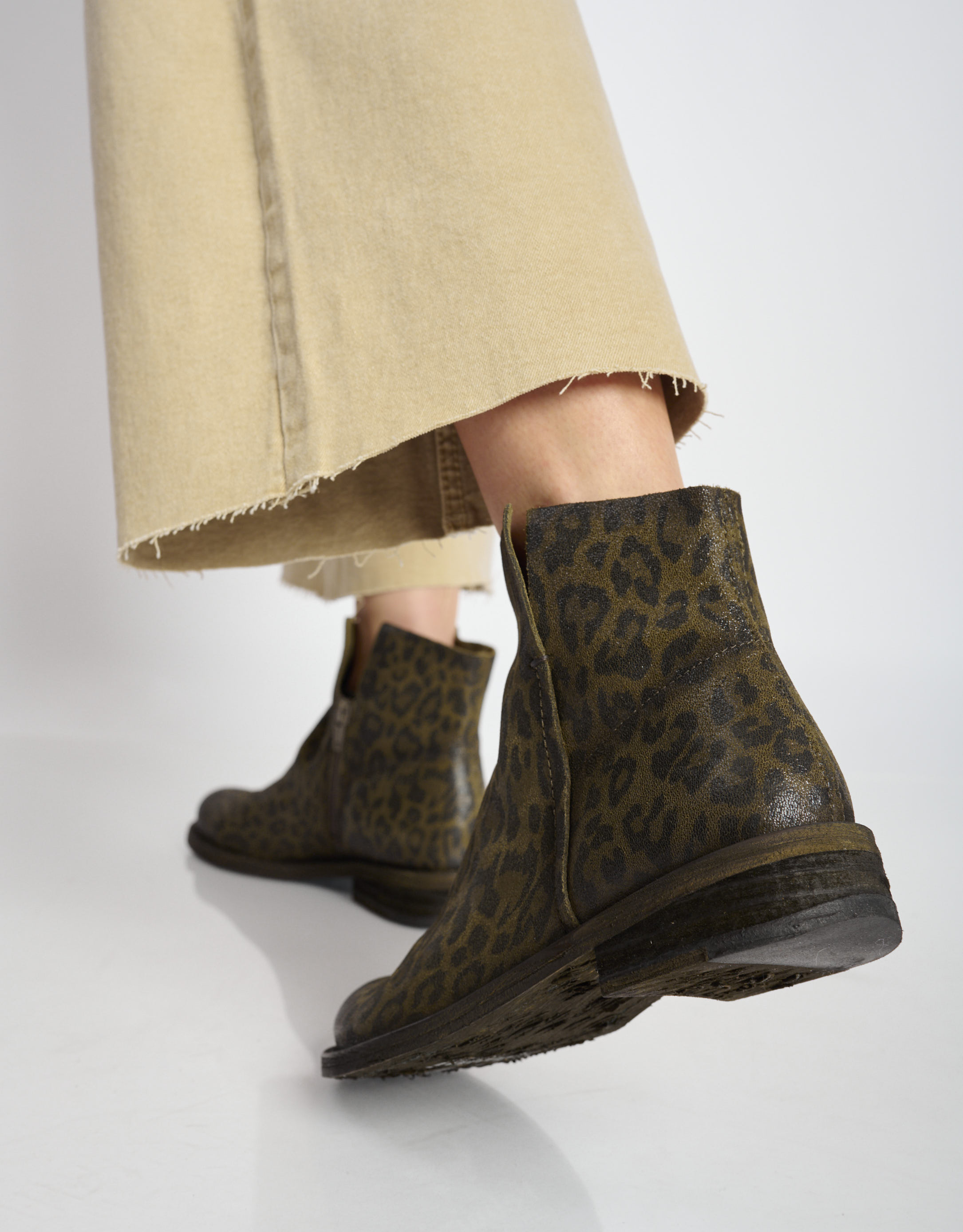 נעלי נשים -  - מגפונים מנומרים GREDO - ירוק מנומר4