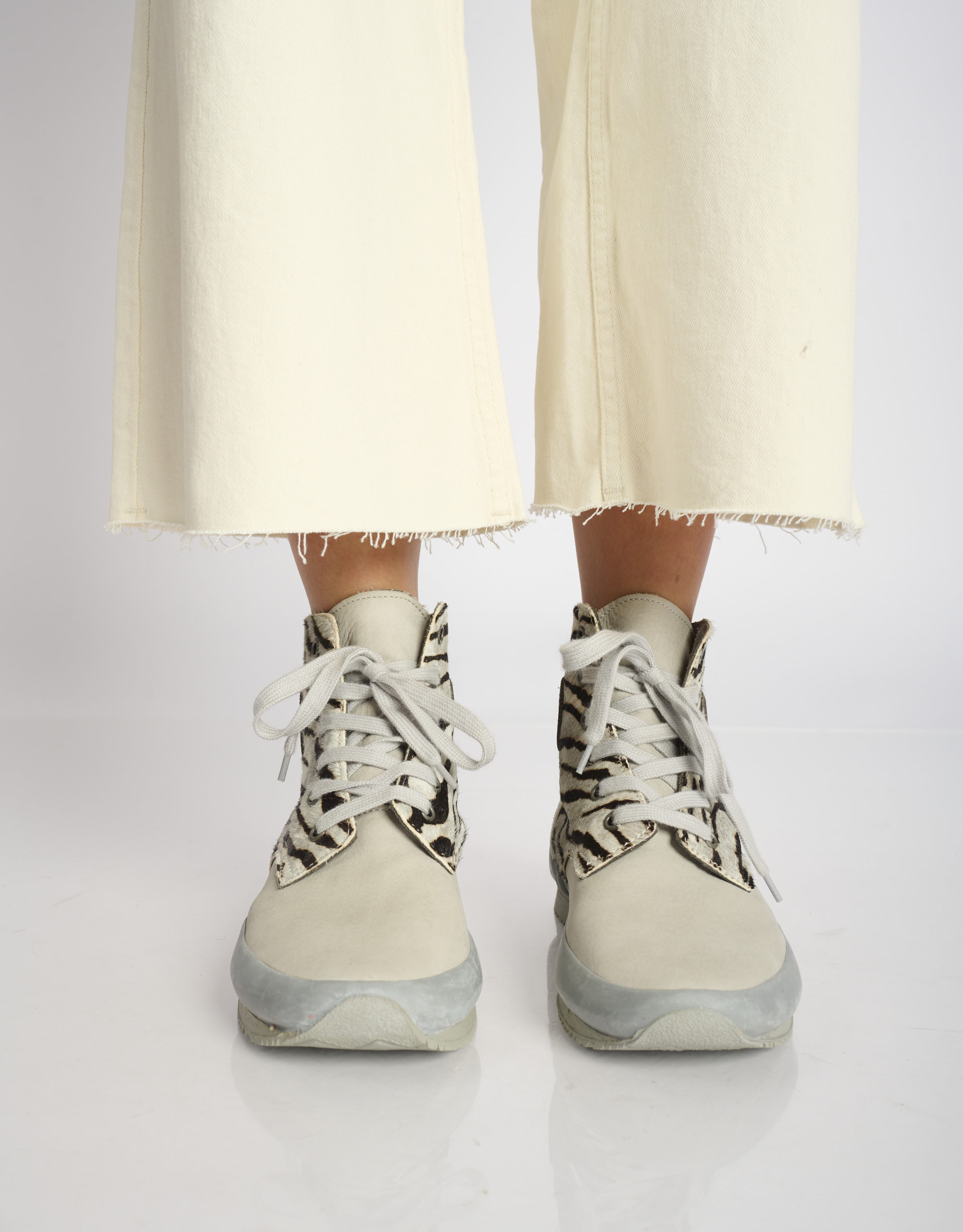 נעלי נשים - Aro - סניקרס גבוהות עם הדפס JAQ - זברה3