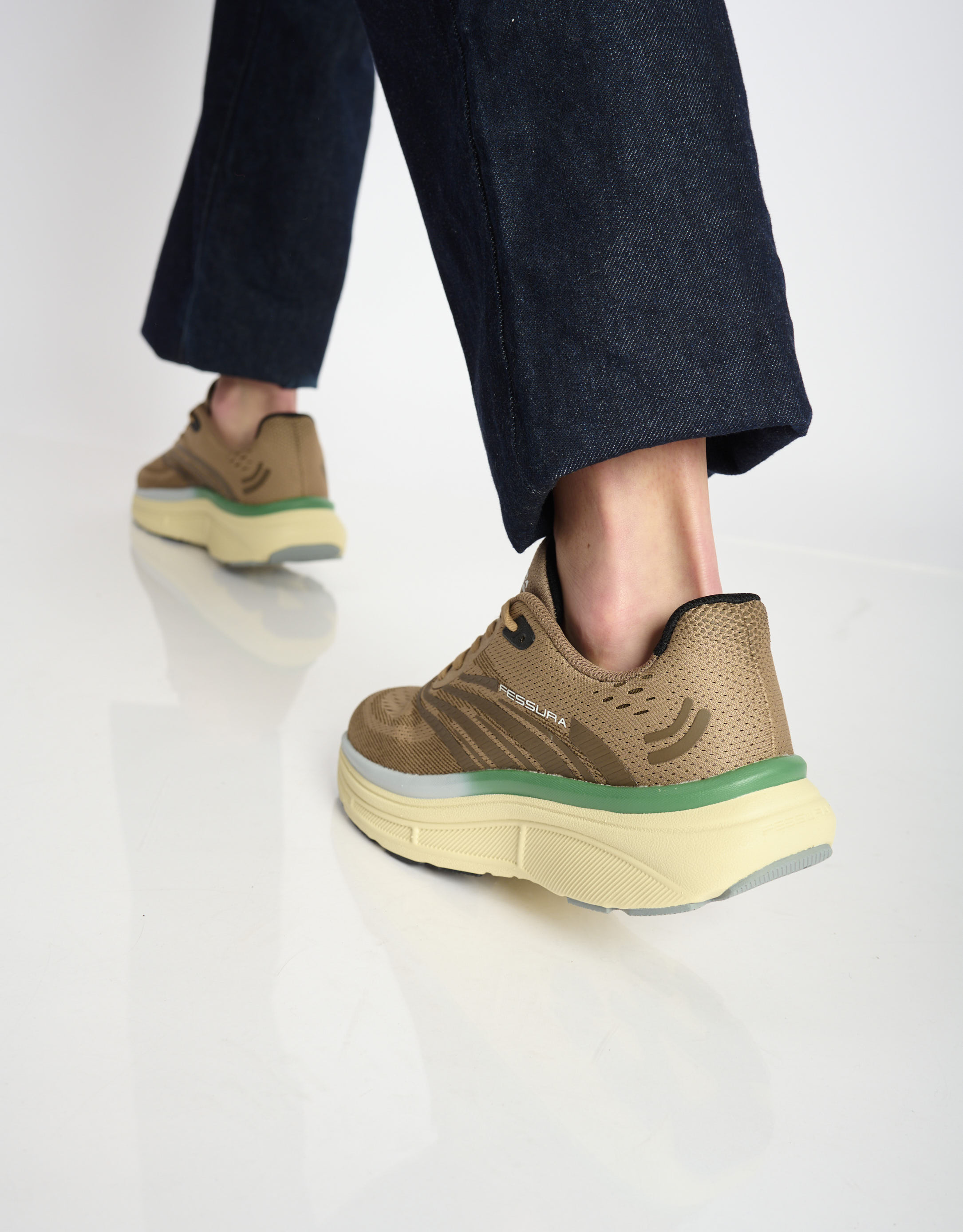 נעלי נשים - Fessura - סניקרס SPEED - חום בהיר4