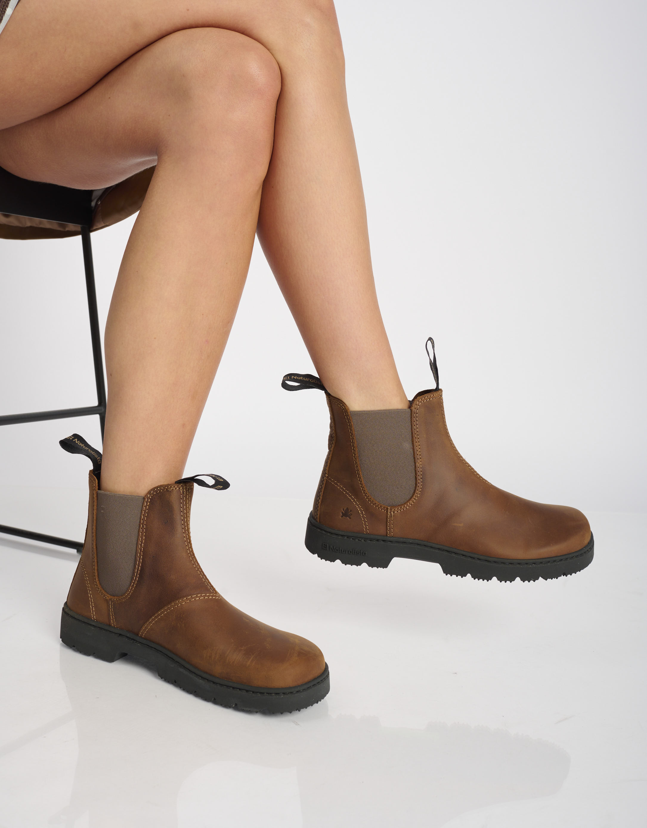 נעלי נשים - El Naturalista - מגפוני צ'לסי NOMADA - חום2