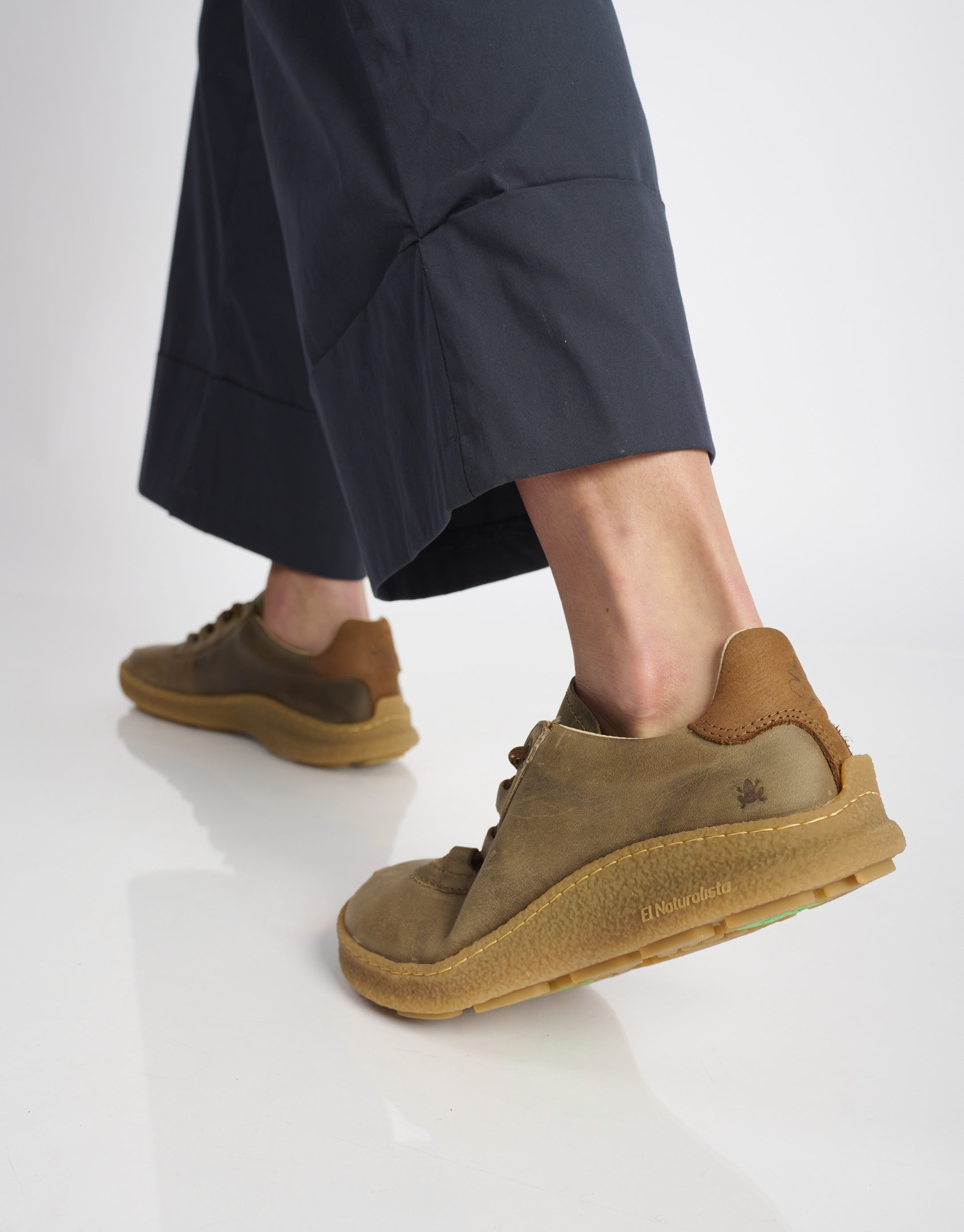 נעלי נשים - El Naturalista - נעלי עור OROEL - אפור חום4